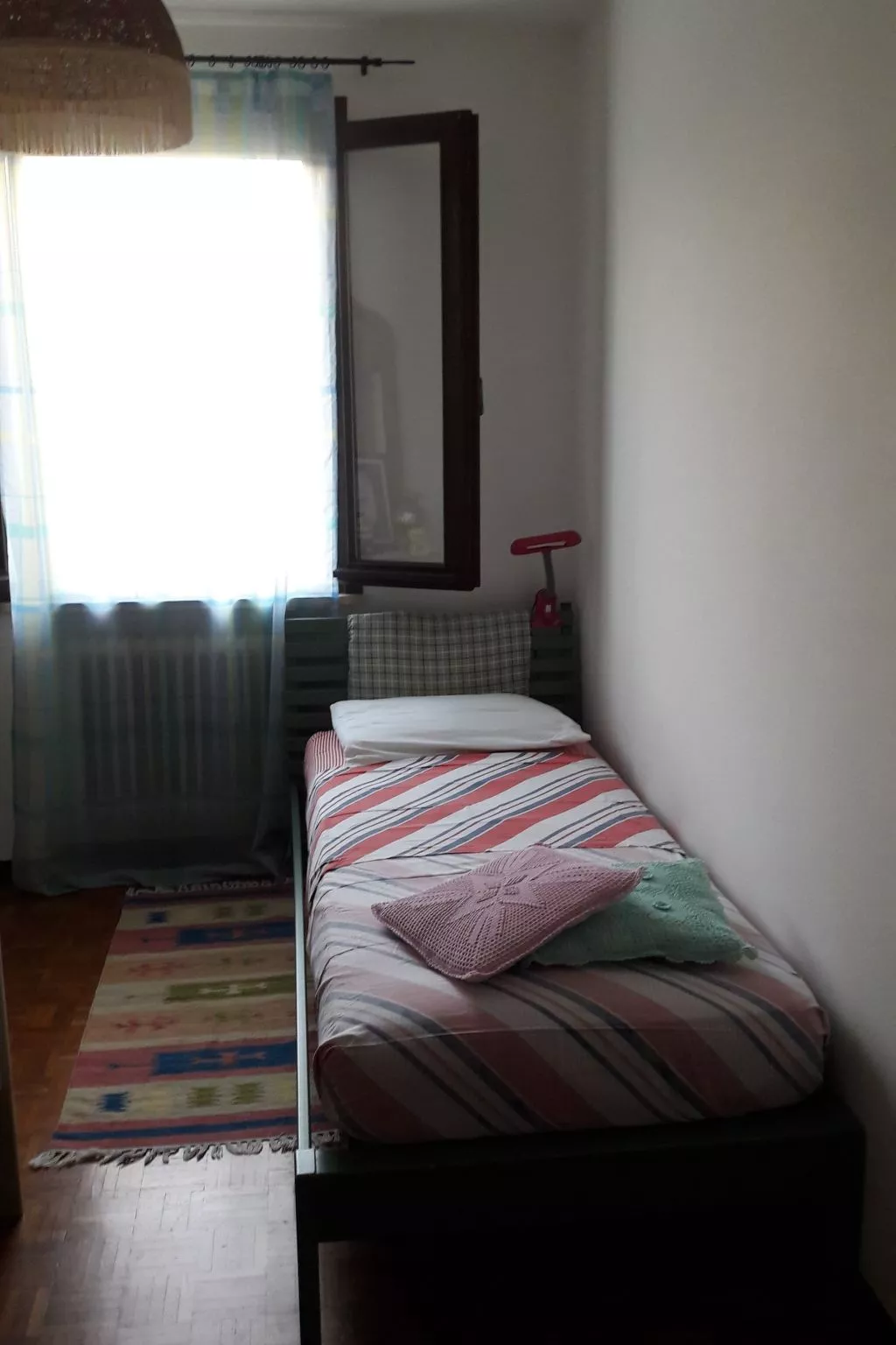 Auf einem ummauerten Grundstück-Binnen