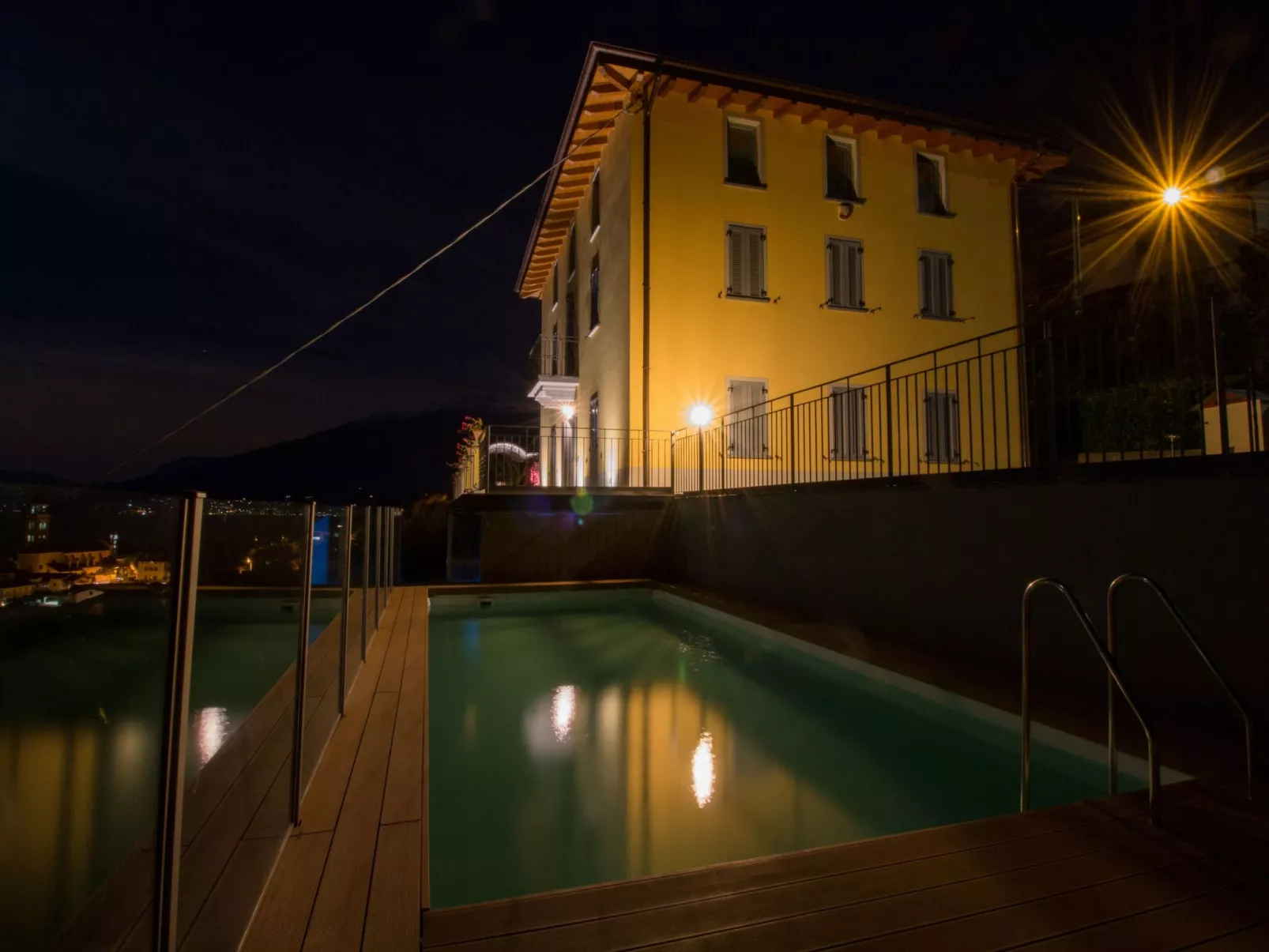 Jugendstilvilla mit Blick auf den Comer See-Buiten