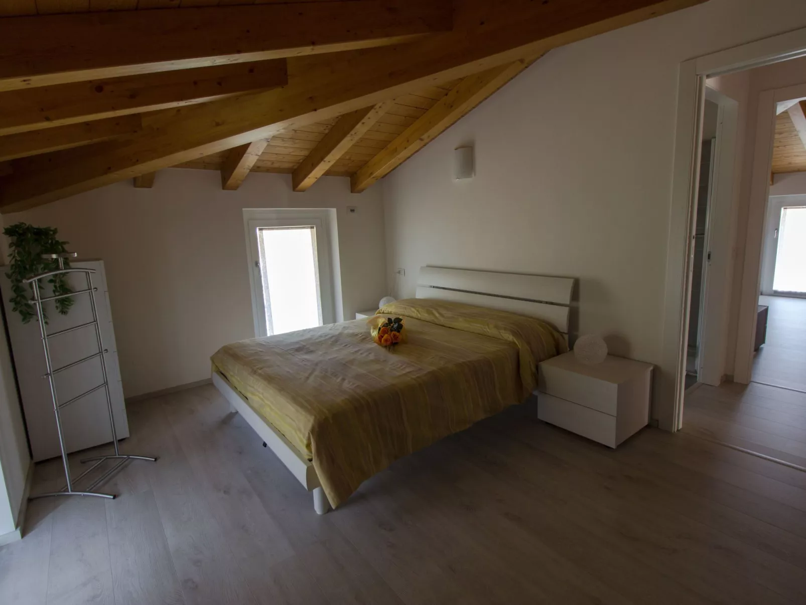 Ferienvilla 'Perla del Lago' mit privatem Pool-Binnen