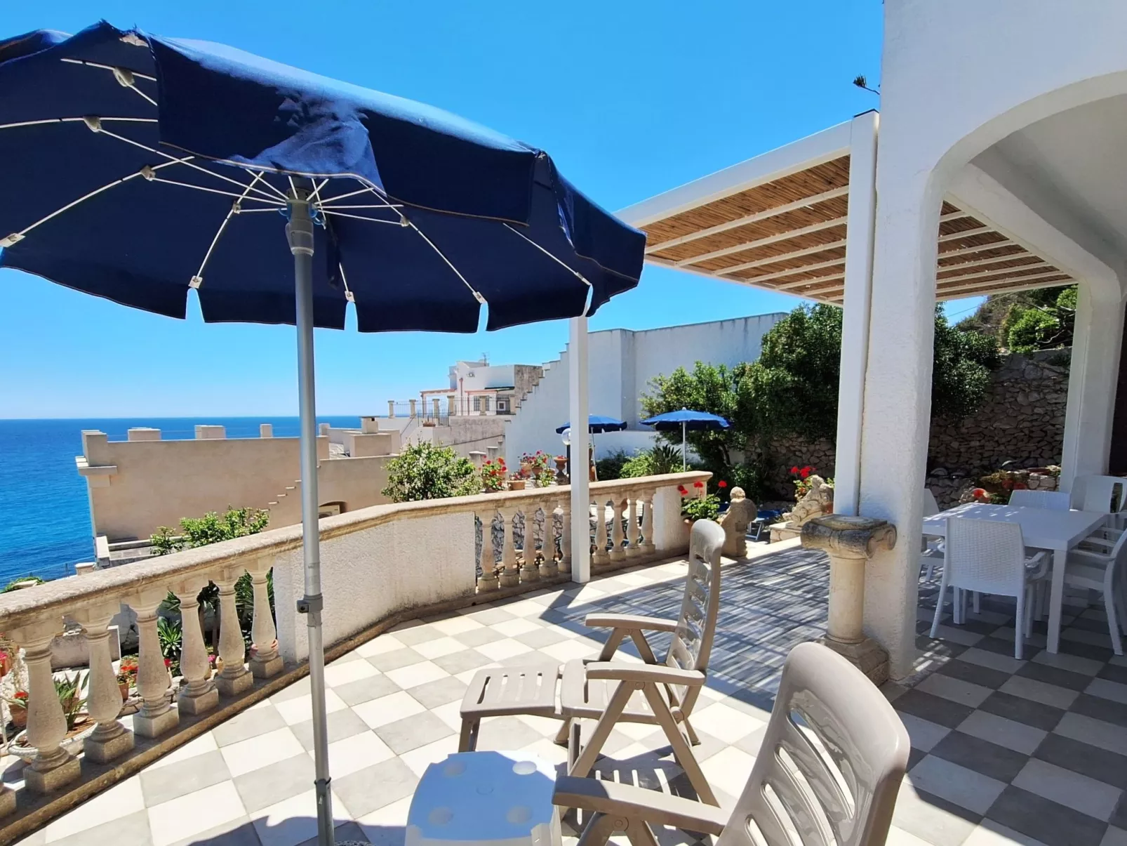 'Villa Rizzo' mit Terrasse-Buiten