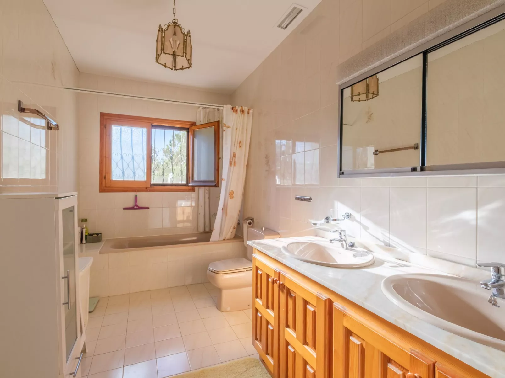 Imposante Ferienvilla mit großem Pool-Binnen