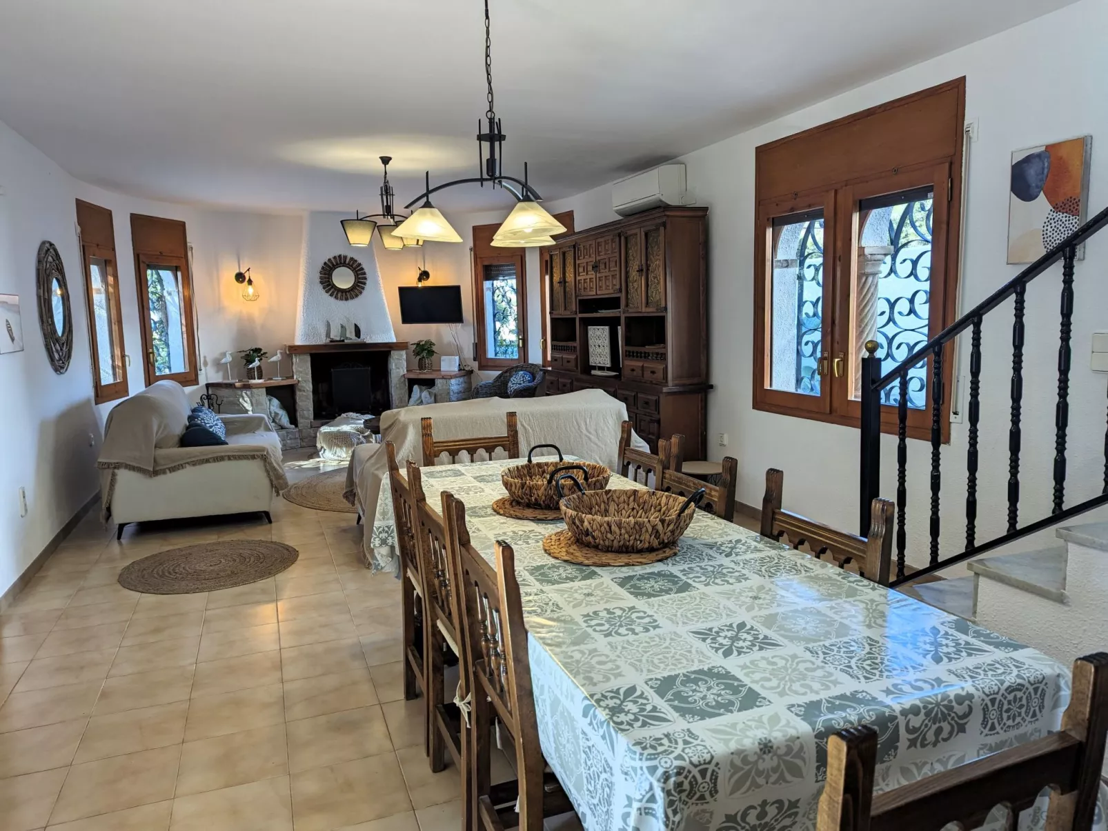 Villa mit einem Nebengebäude auf weitläufigem Garten in Strandnähe-Image-tags.info