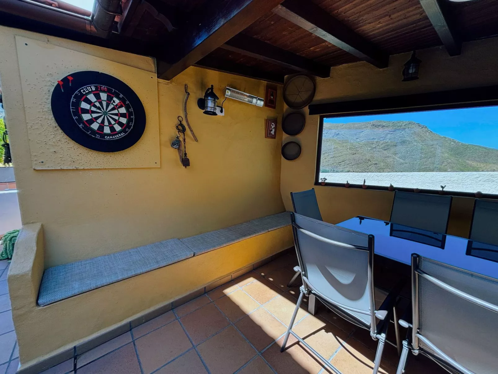 Haus mit beheiztem Schwimmbad, Berg- und Meerbli-Buiten