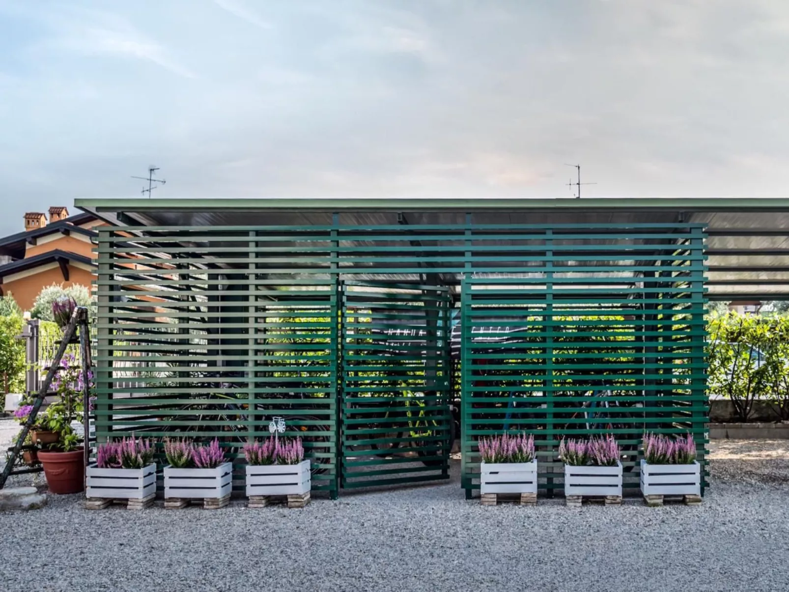 Lavendel"-Wohnung mit Gemeinschaftspool-Buiten