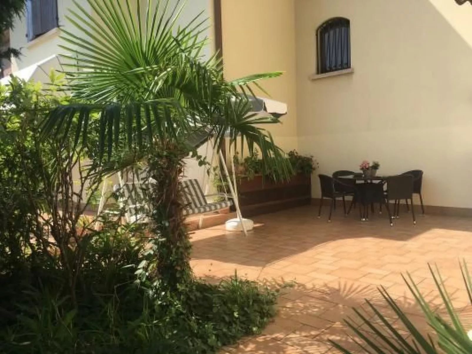 Gemütliche Drei-Zimmer-Wohnung mit Garten-Buiten