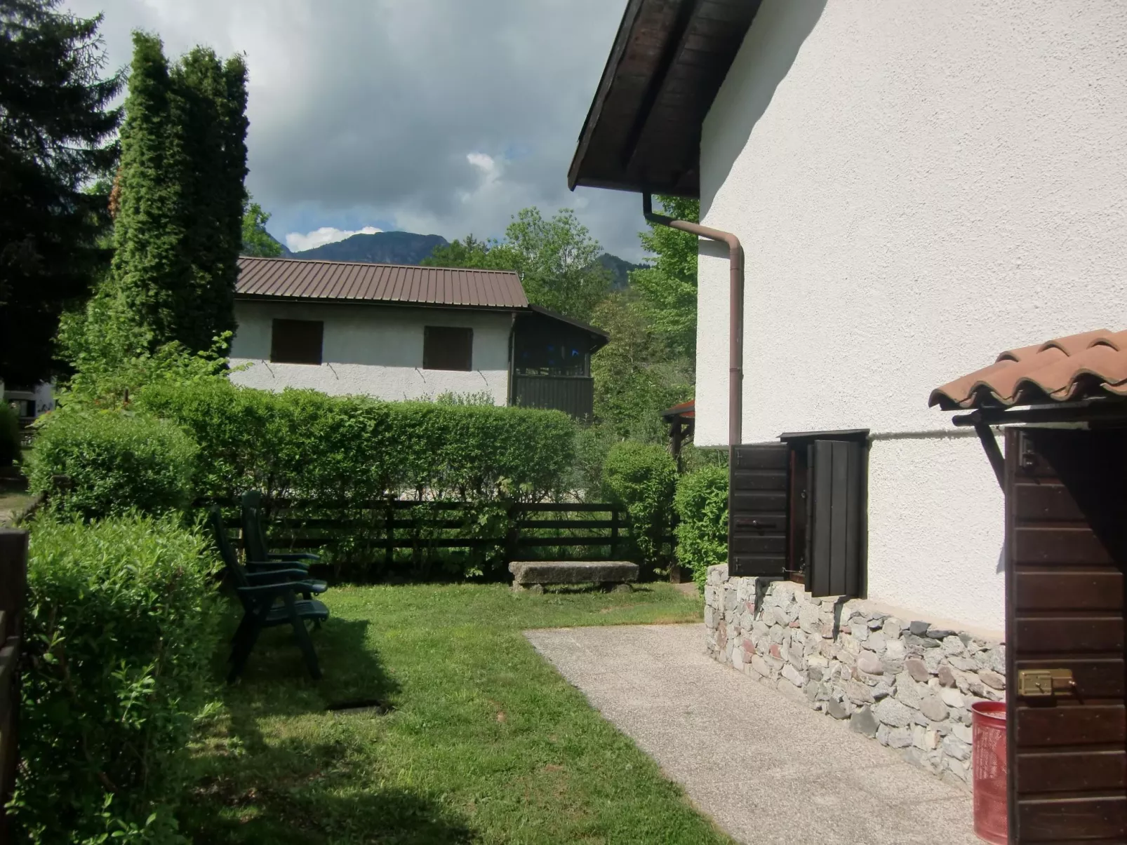 Freistehendes Haus mit eingezäuntem Privatgarten-Buiten