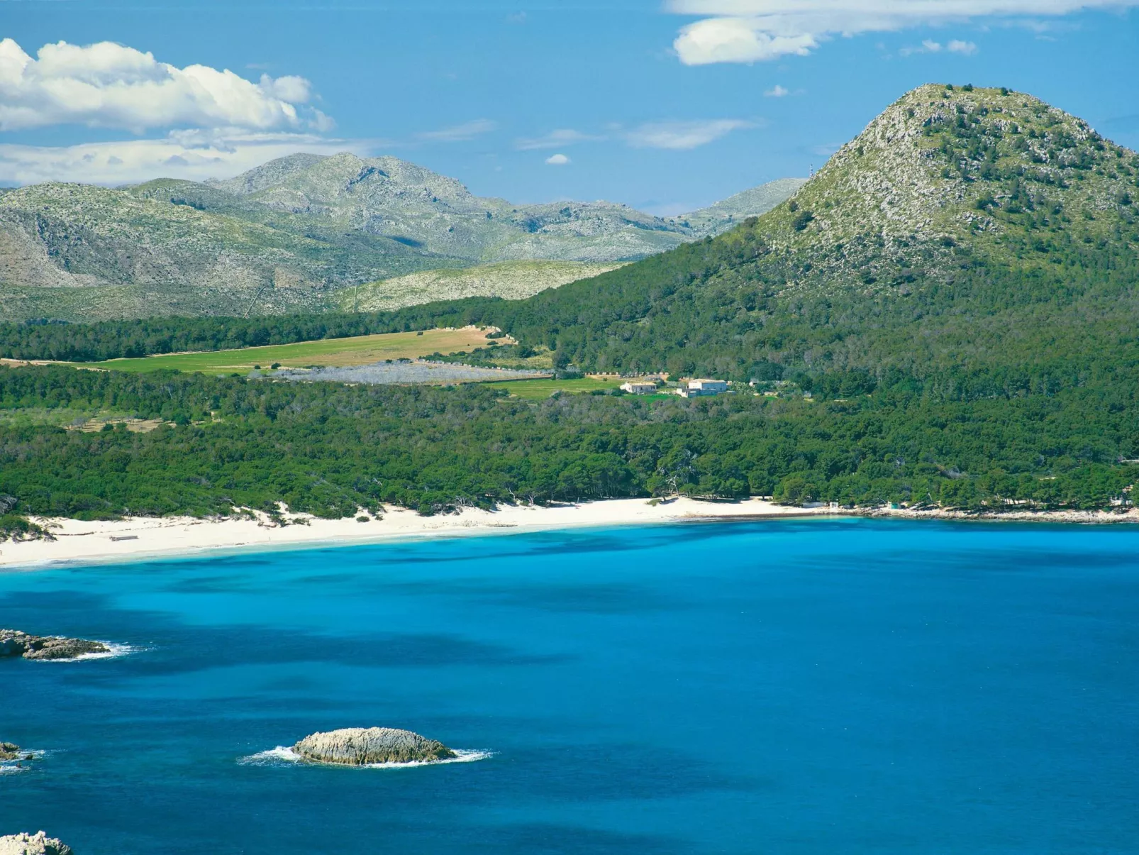 Landhaus mit Garten, Sonnenterrasse sowie überdachter Terrasse und Pool in Stra-Buiten