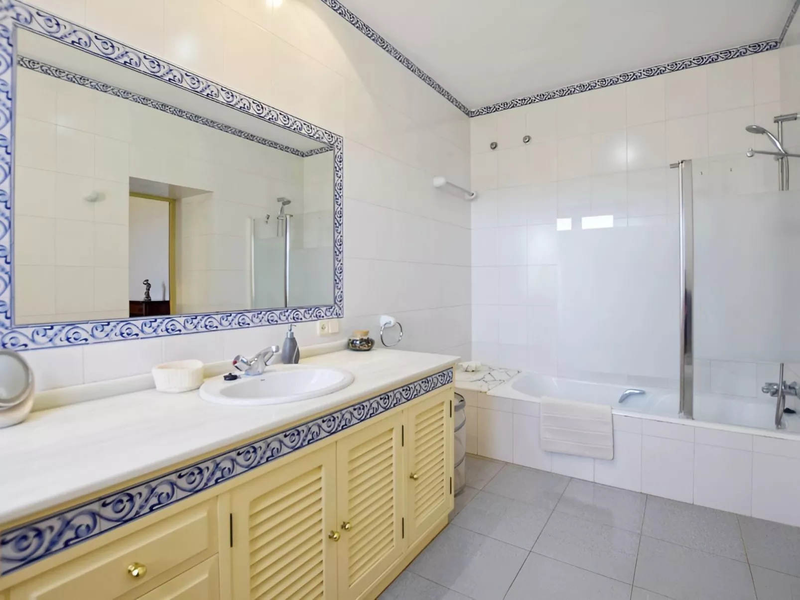 Großes Landhaus mit Schwimmbad in Meeresnähe-Image-tags.info