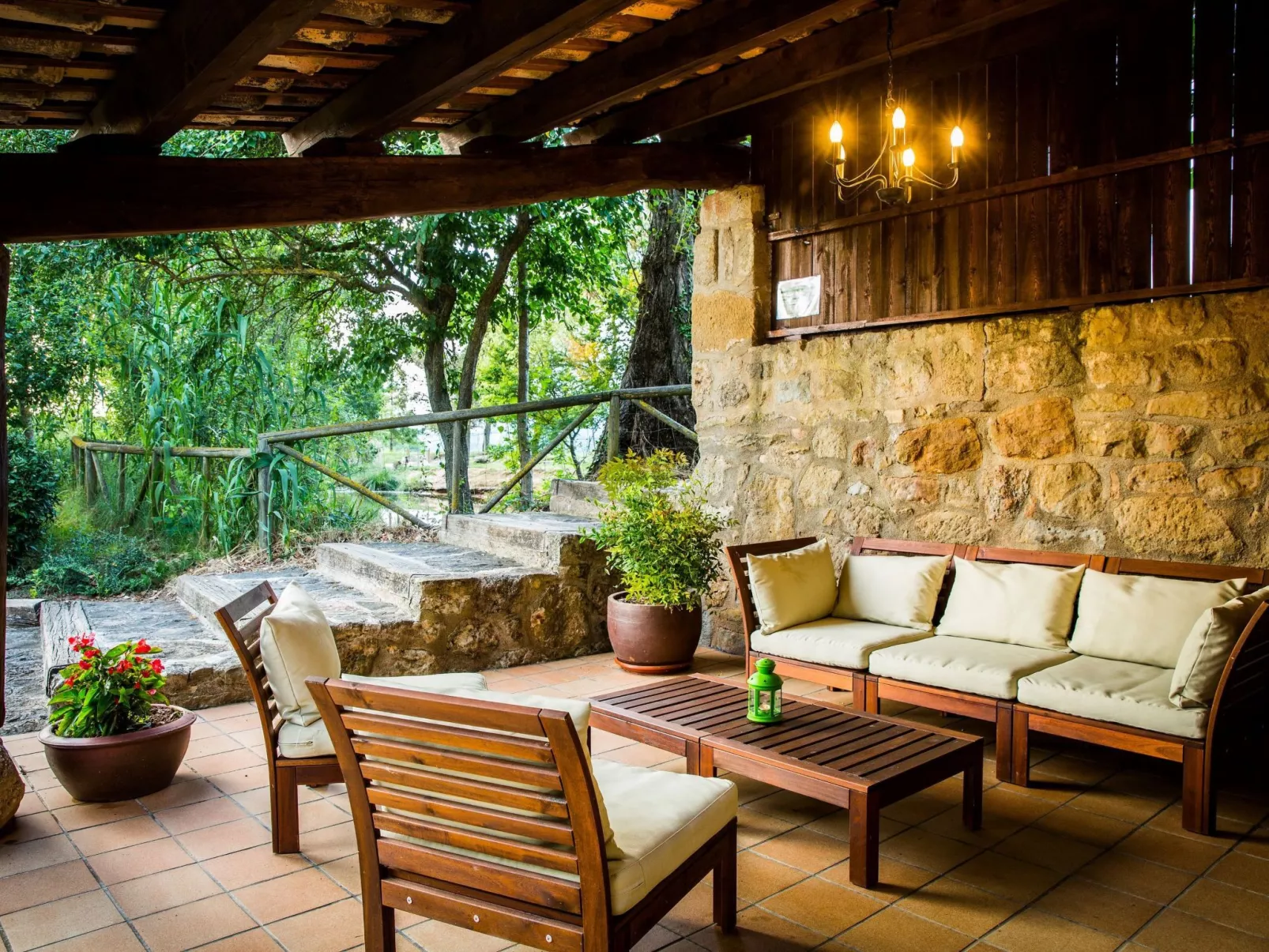 "Cobert del Carro".-Binnen