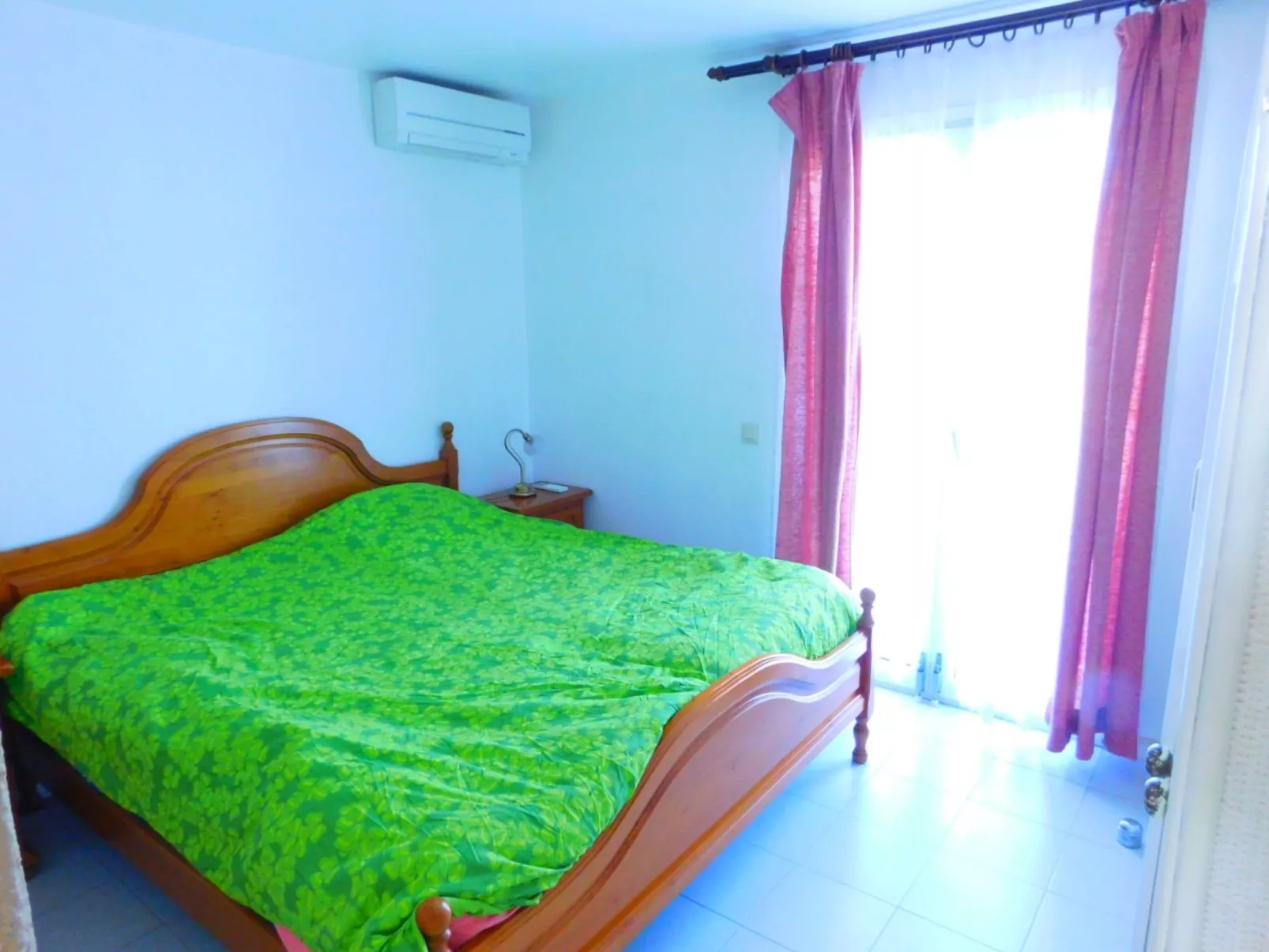 Ferienvermietung Penthouse mit schöner Terrasse 200m vom Strand Salatar, Roses-Binnen