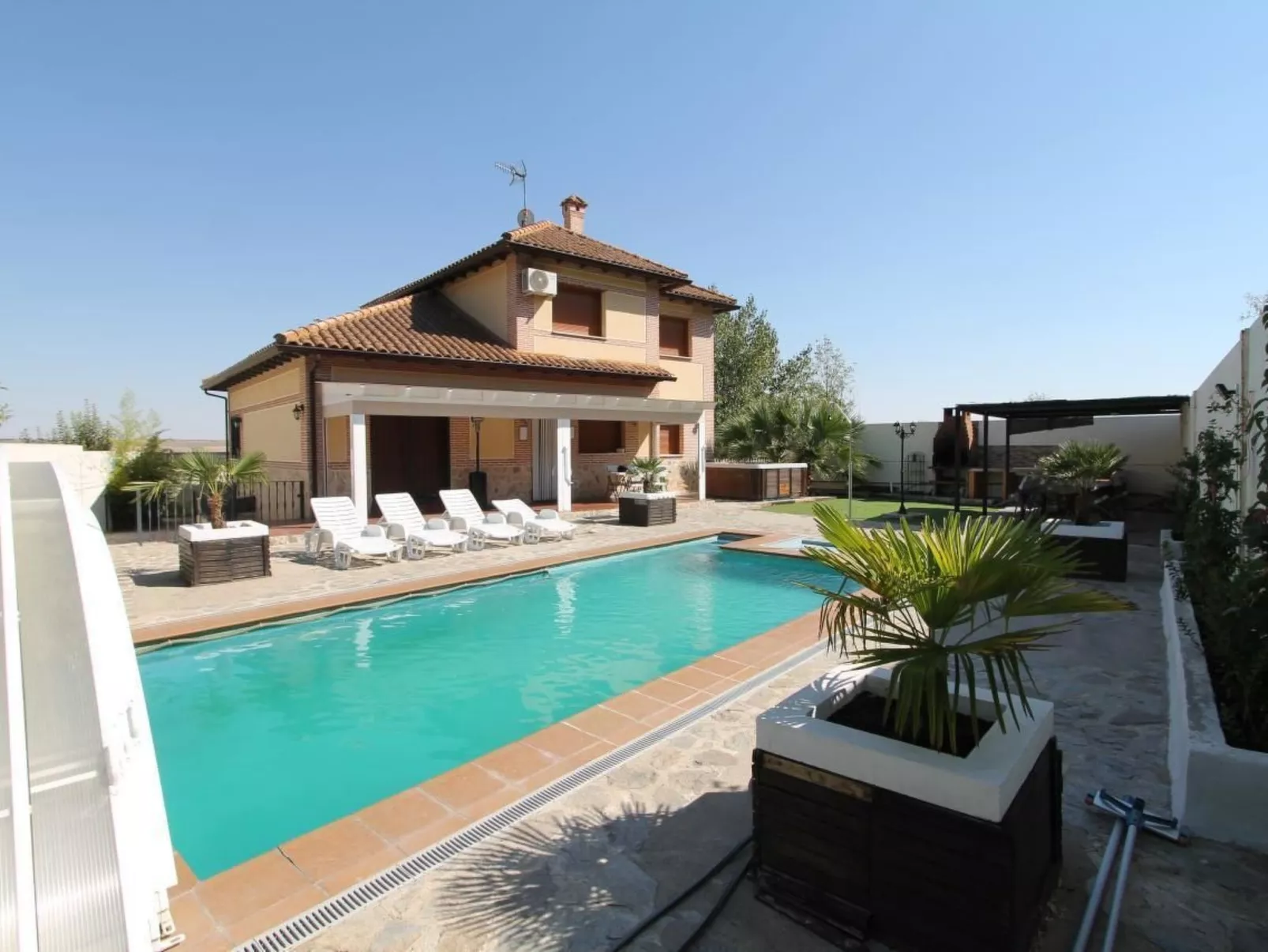 In Seseña mit großem Garten-Buiten