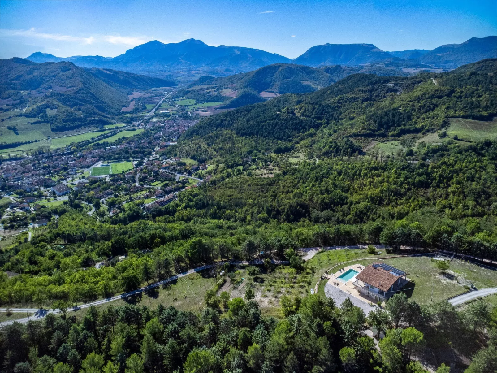 Villa Montefalcone, Außen- und Innenpool-Buiten