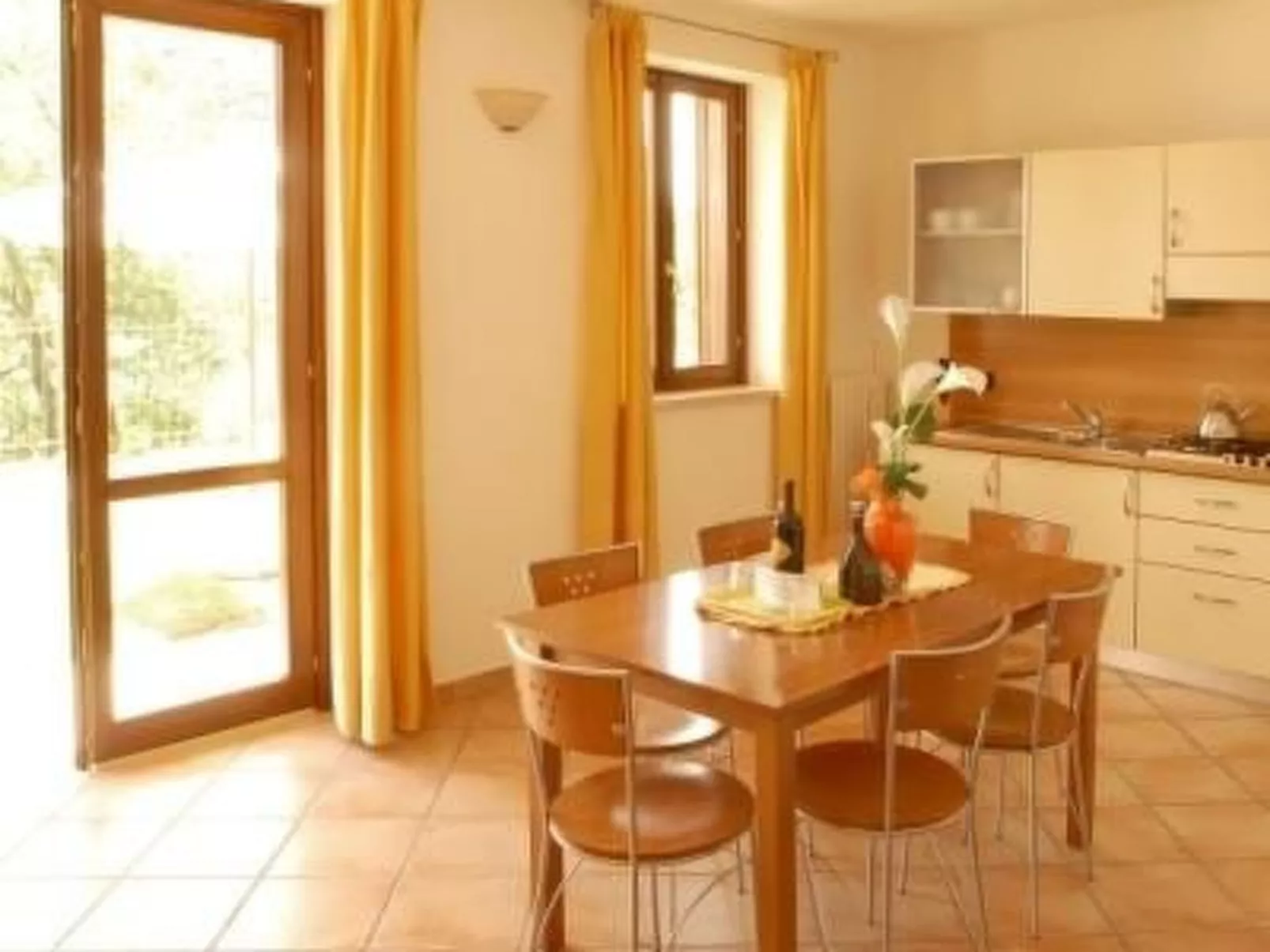 "Dreizimmerwohnung mit Balkon-Binnen