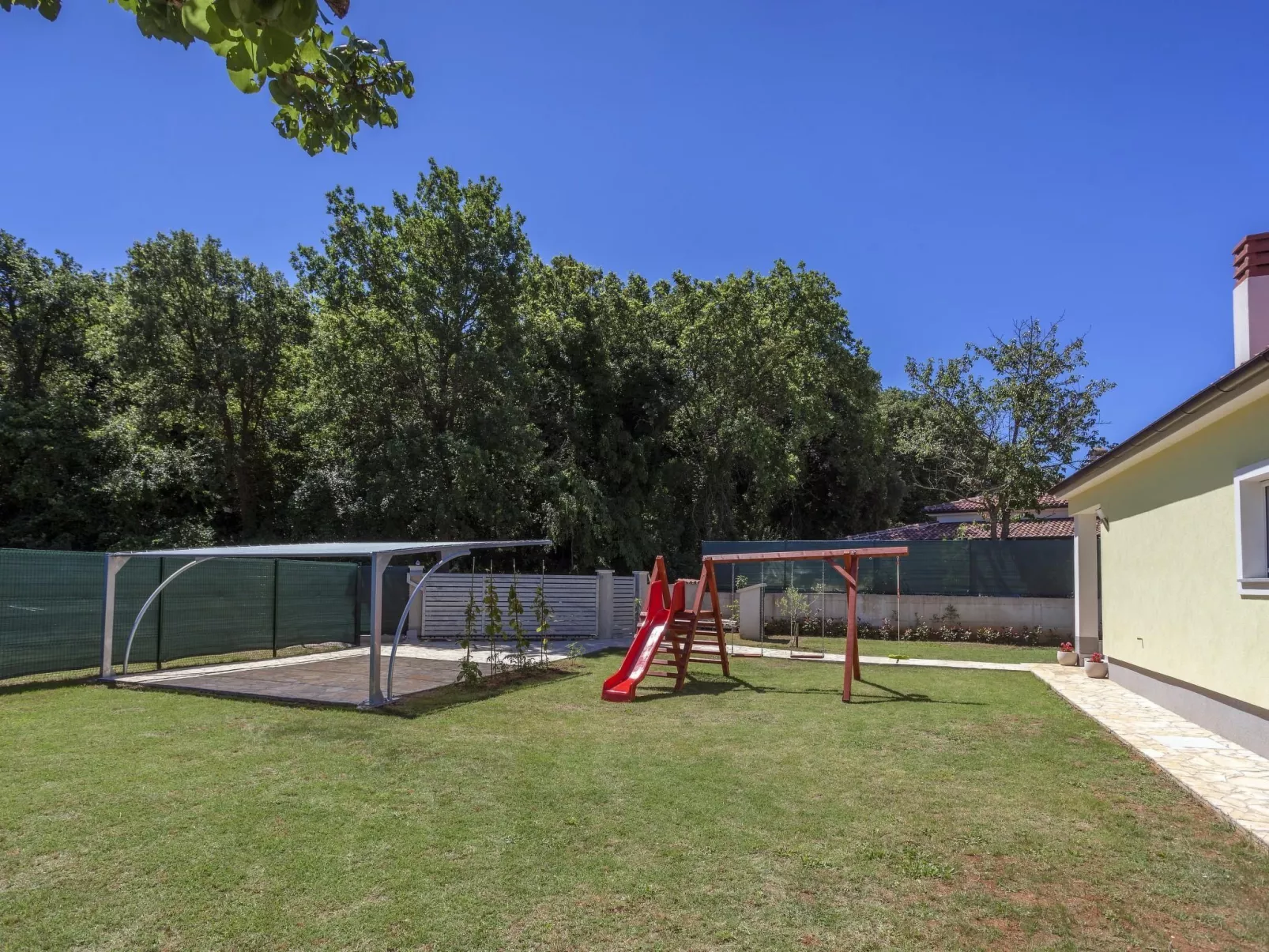 In Vintijan mit Großem Whirlpool-Buiten