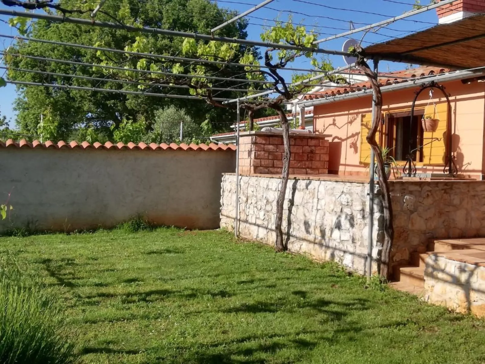 Mit schönem Garten und Sonnenterrasse-Image-tags.info