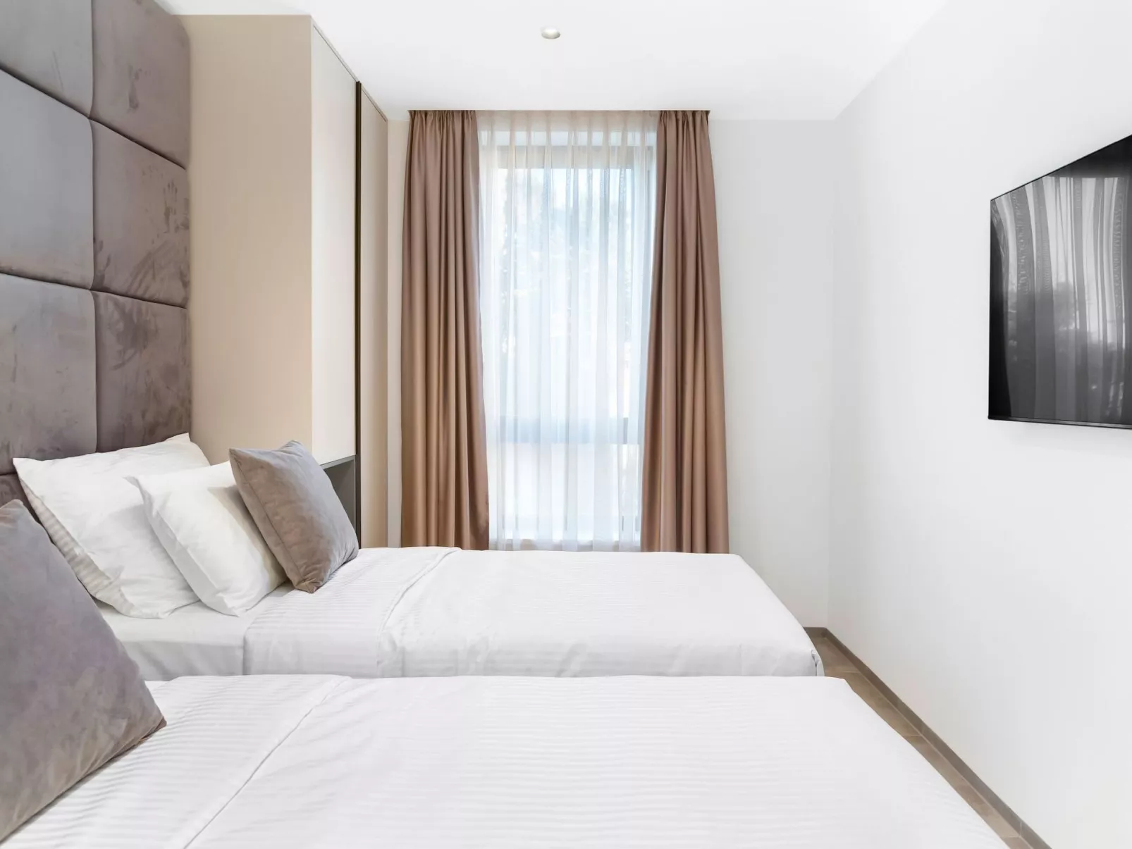 Fly Room - A1-Binnen