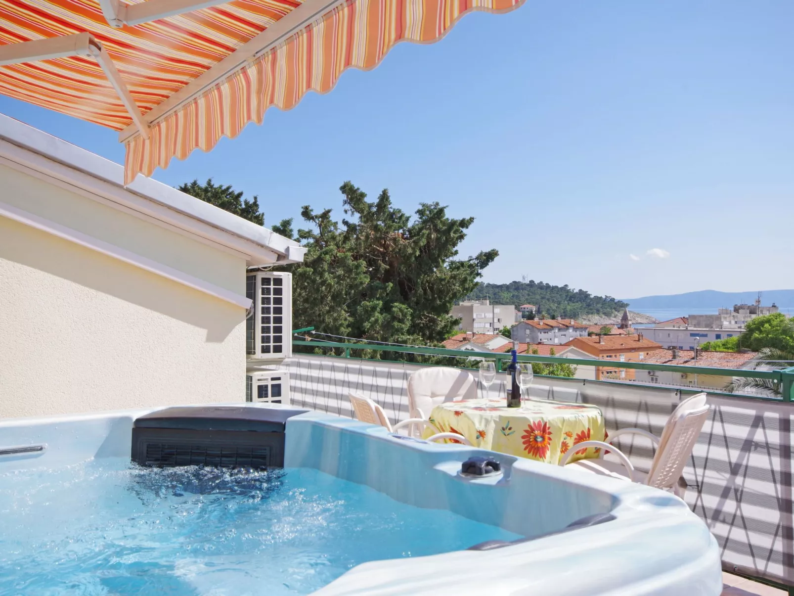 Apartment mit drei Schlafzimmern, Whirlpool und Meerblick-Buiten