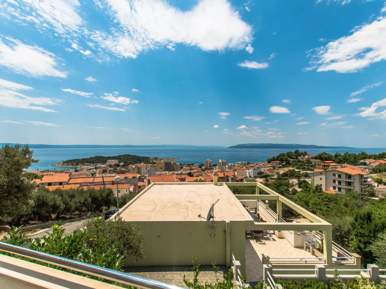 Ozzi mit privatem Pool-Buiten