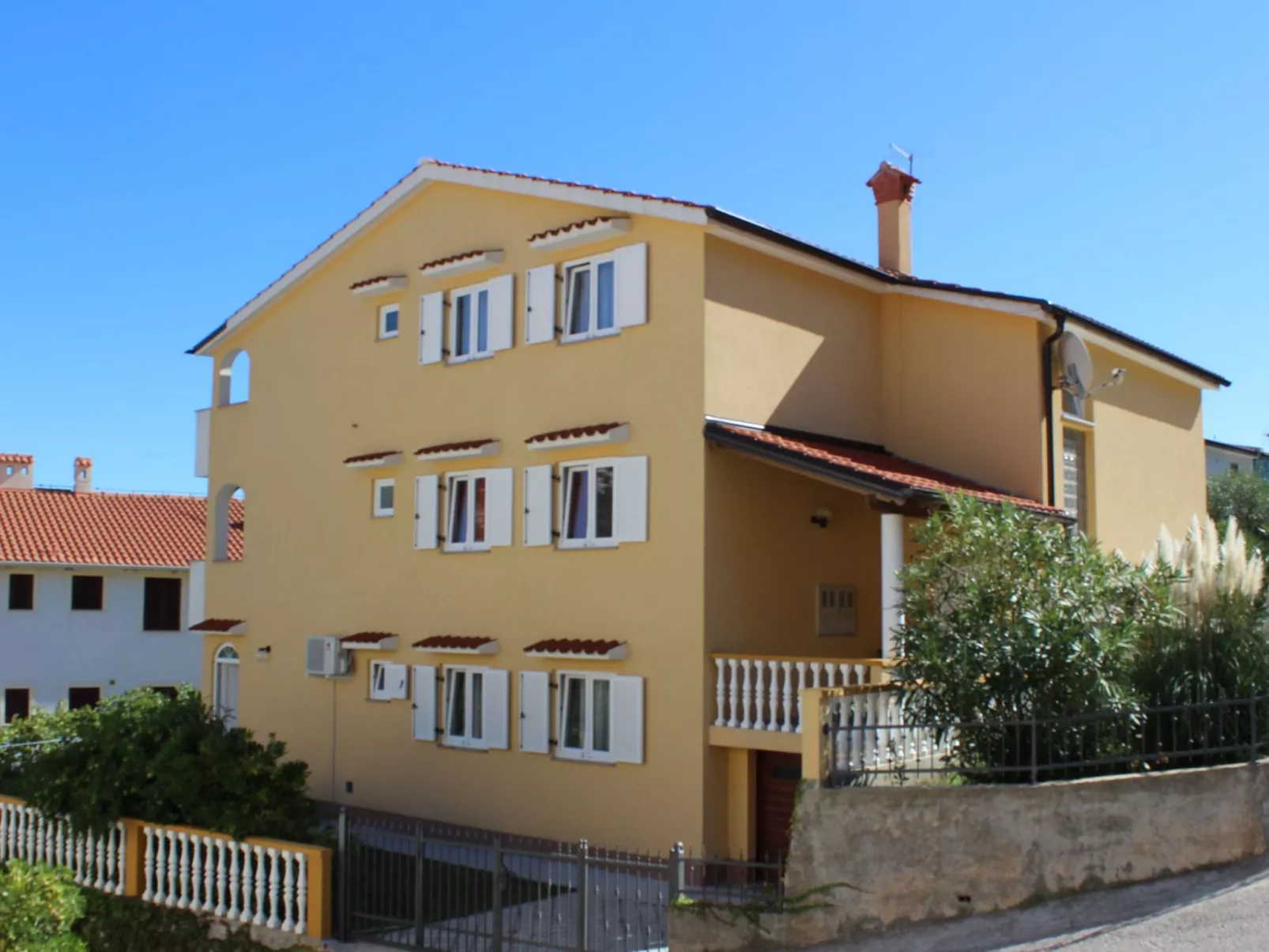 Wohnung in Baška mit Eigener Terrasse-Buiten