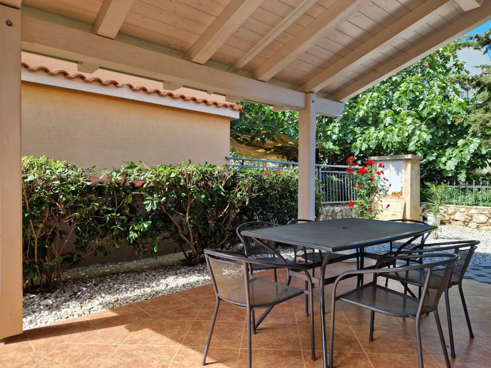 Modern eingerichtete Apartment im Erdgeschoss ideal für Famillien mit Kinder im-Buiten