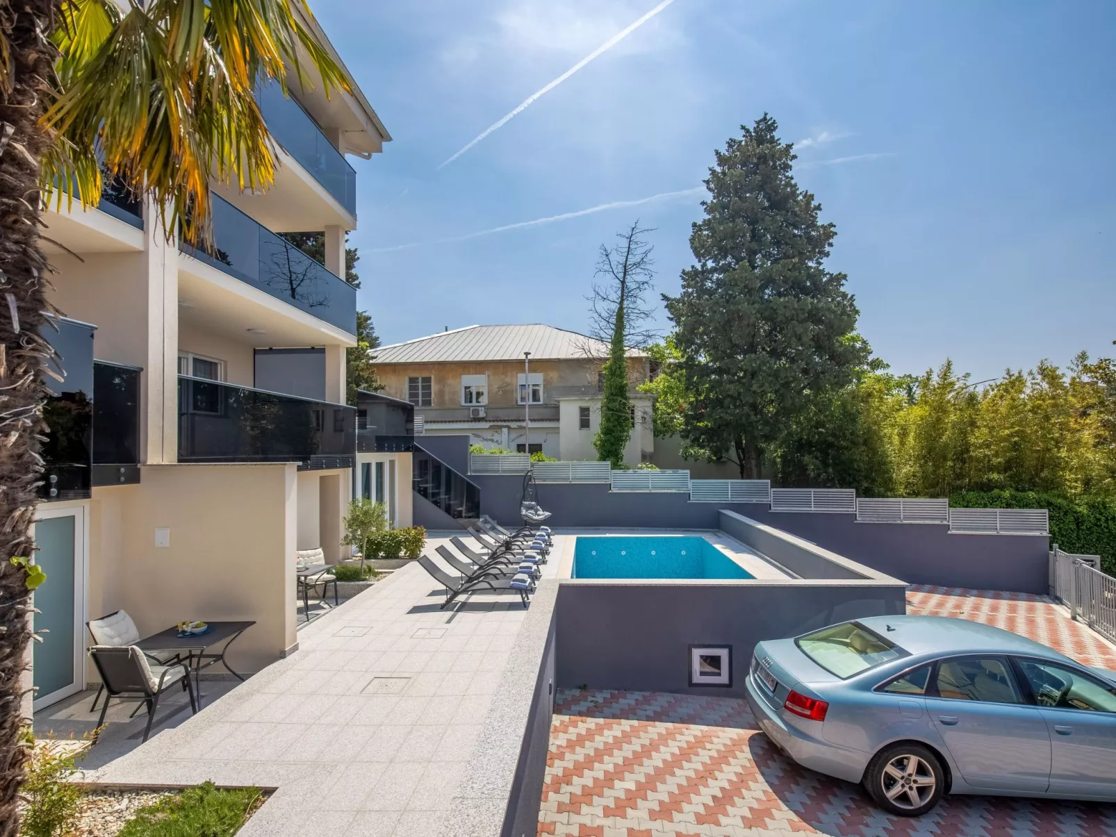 Modernes Apartment in Crikvenica mit Gemeinschaftspool-Buiten