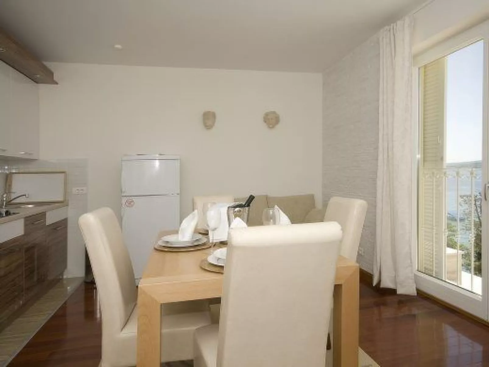 Für vier Personen mit Balkon-Binnen