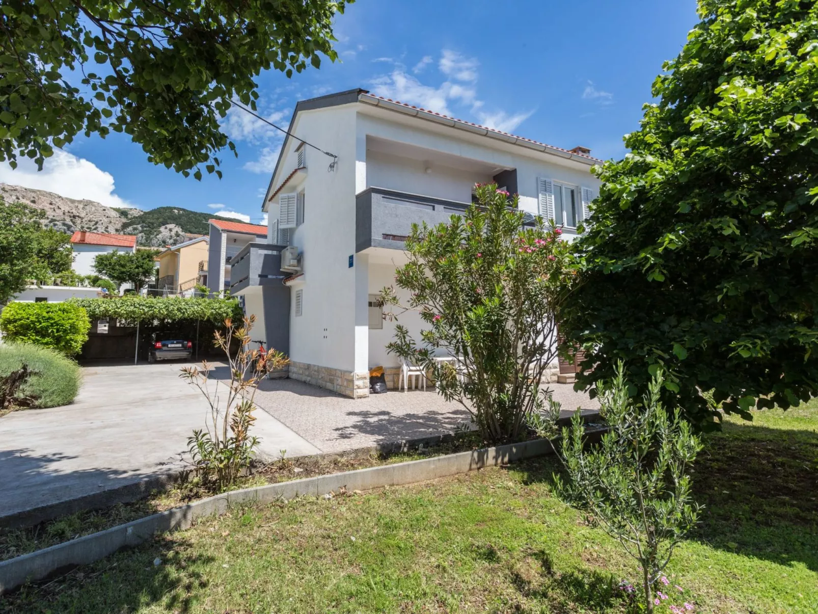 Charmantes Appartement in Baška mit Eigenem Balkon-Buiten