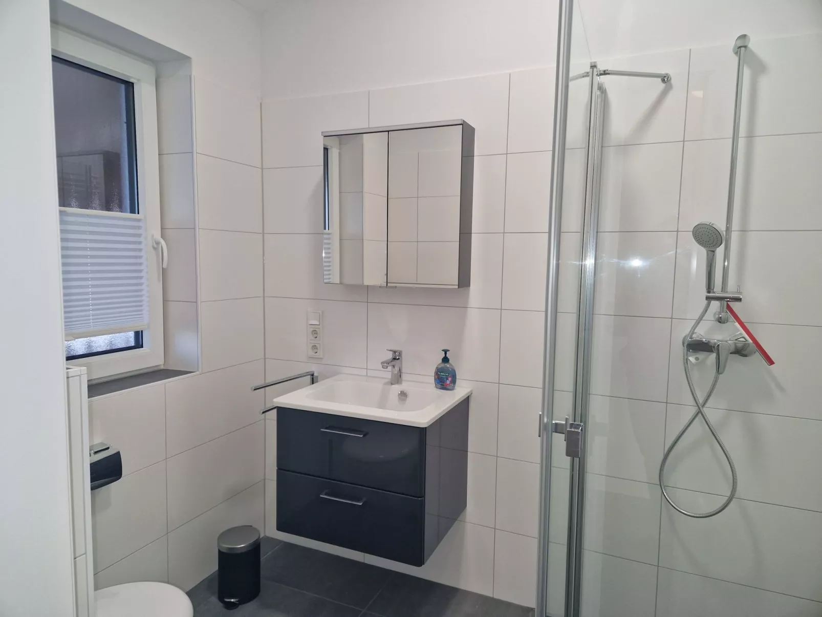 G28 Eingezäuntes Ferienhaus mit Infrarotkabine-Binnen