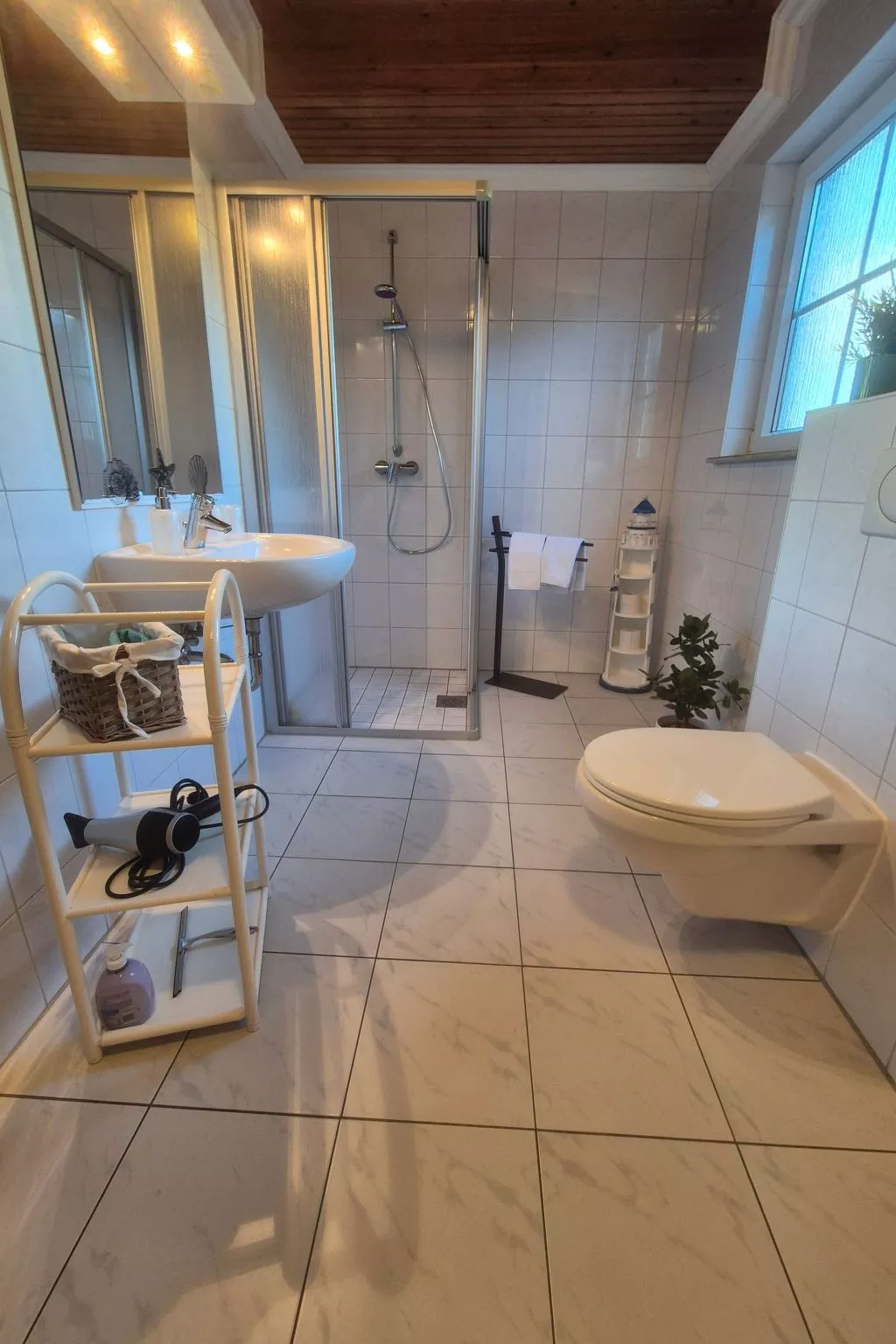 Mit Wintergarten und Garten am Deich - Binnen