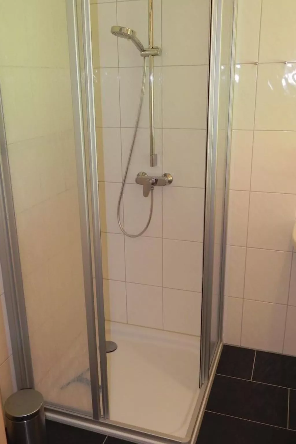 E18 Ferienhaus mit Garten und Terrasse-Binnen