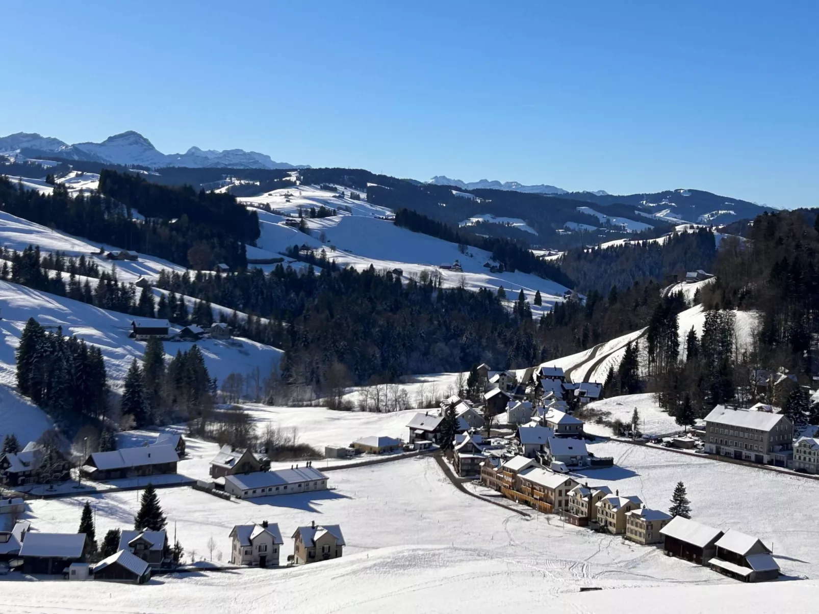 Sonnige Maisonette-Buiten