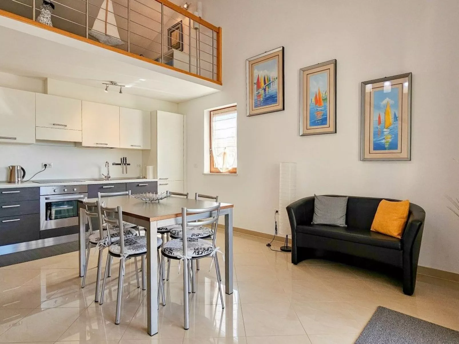 "Fabiola" mit Balkon - Binnen