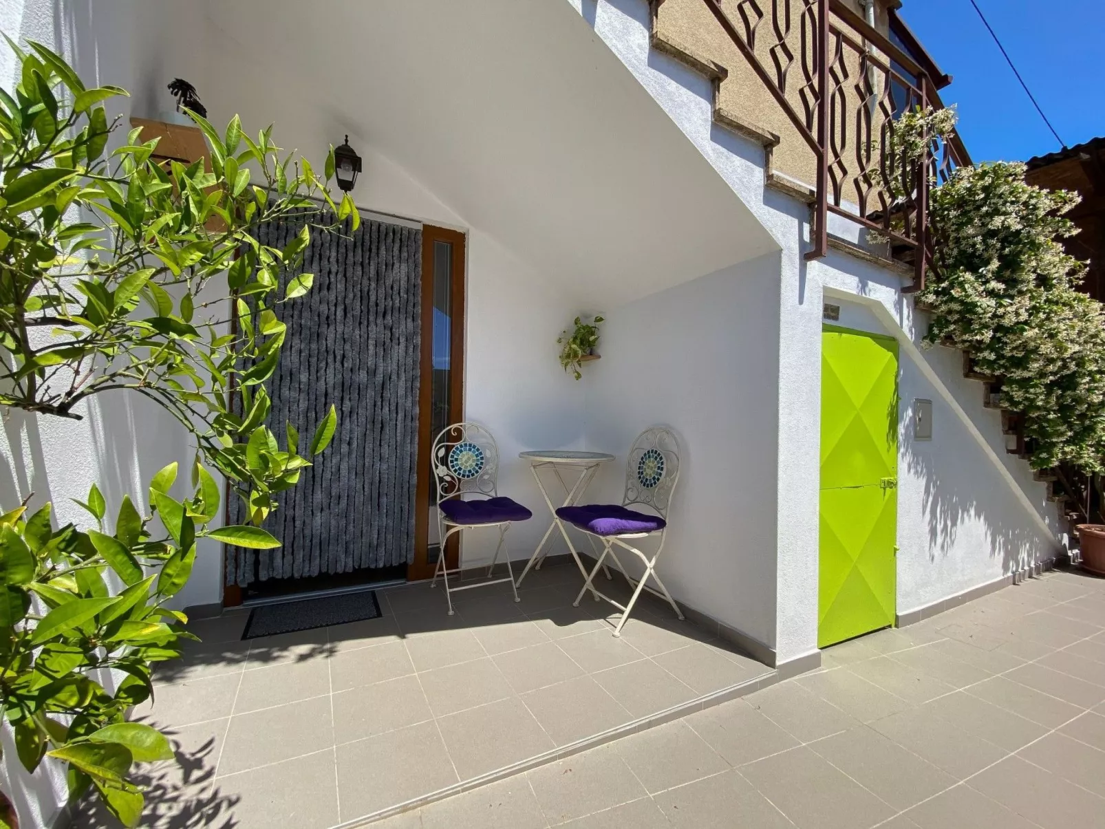 "Tomas" mit eigener Terrasse-Buiten