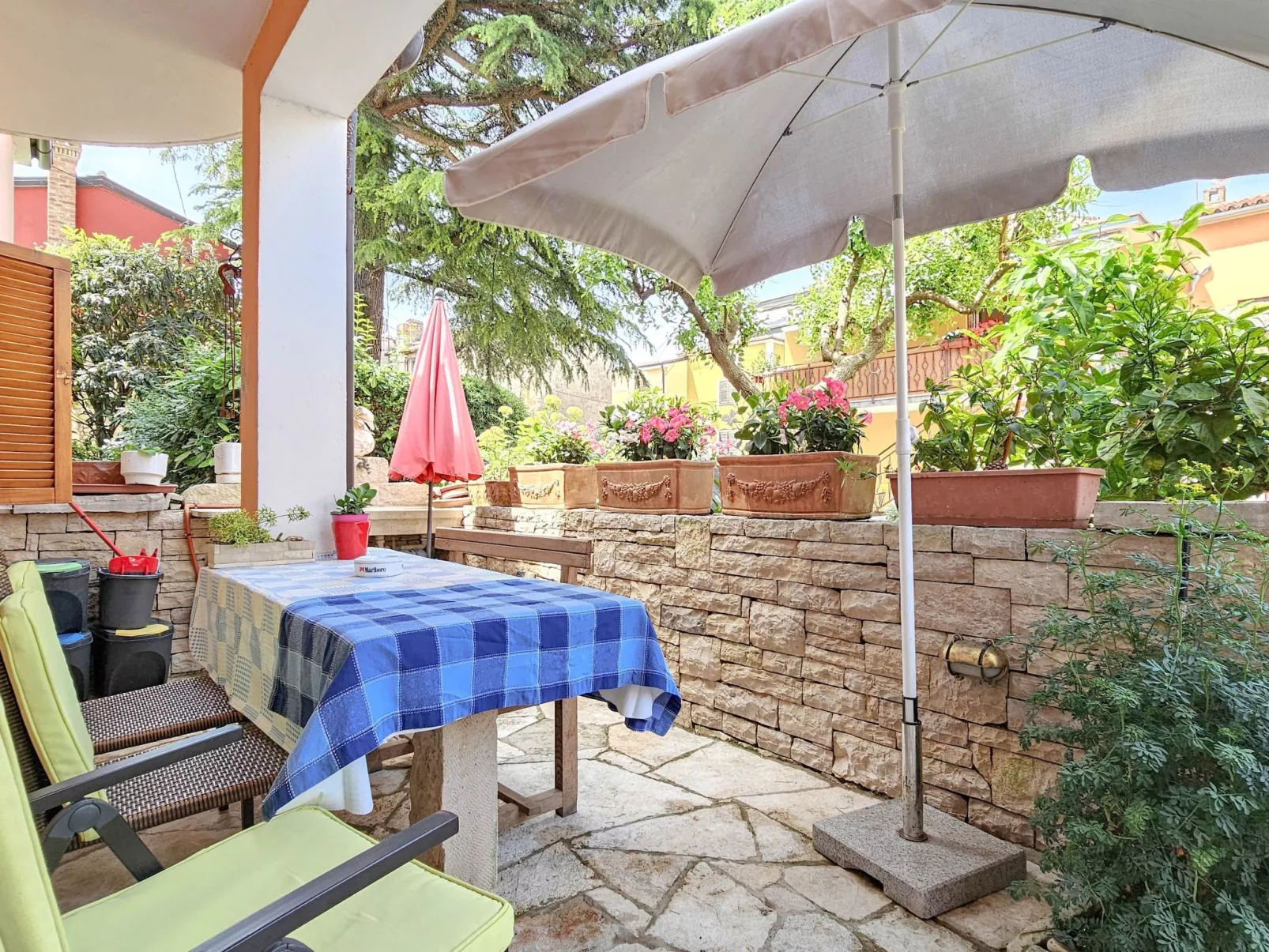 Wohnung "Valentino" direkt am Strand-Buiten