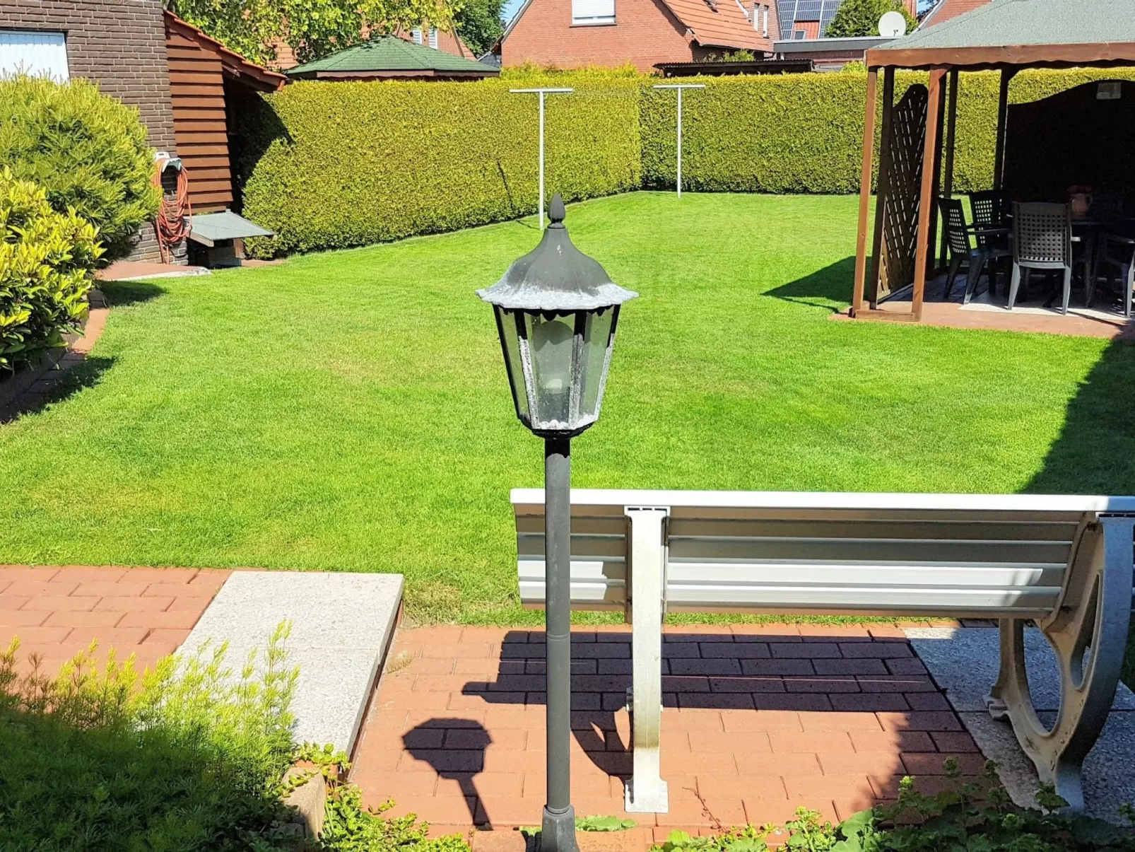 Ferienvilla mit Garten, Grill und Terrasse-Buiten