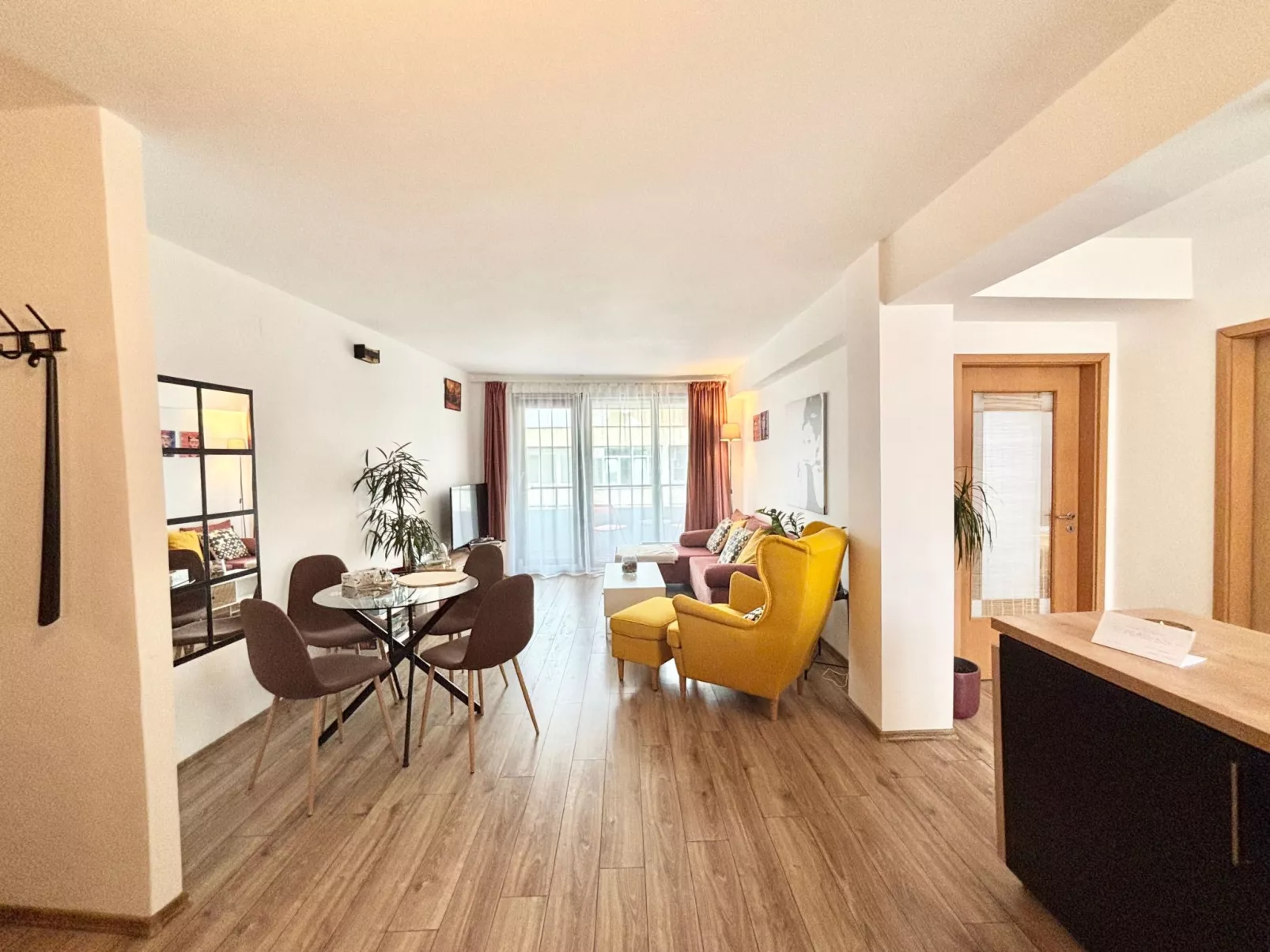 Opera Sunrise zentrale moderne Balkonwohnung-Binnen