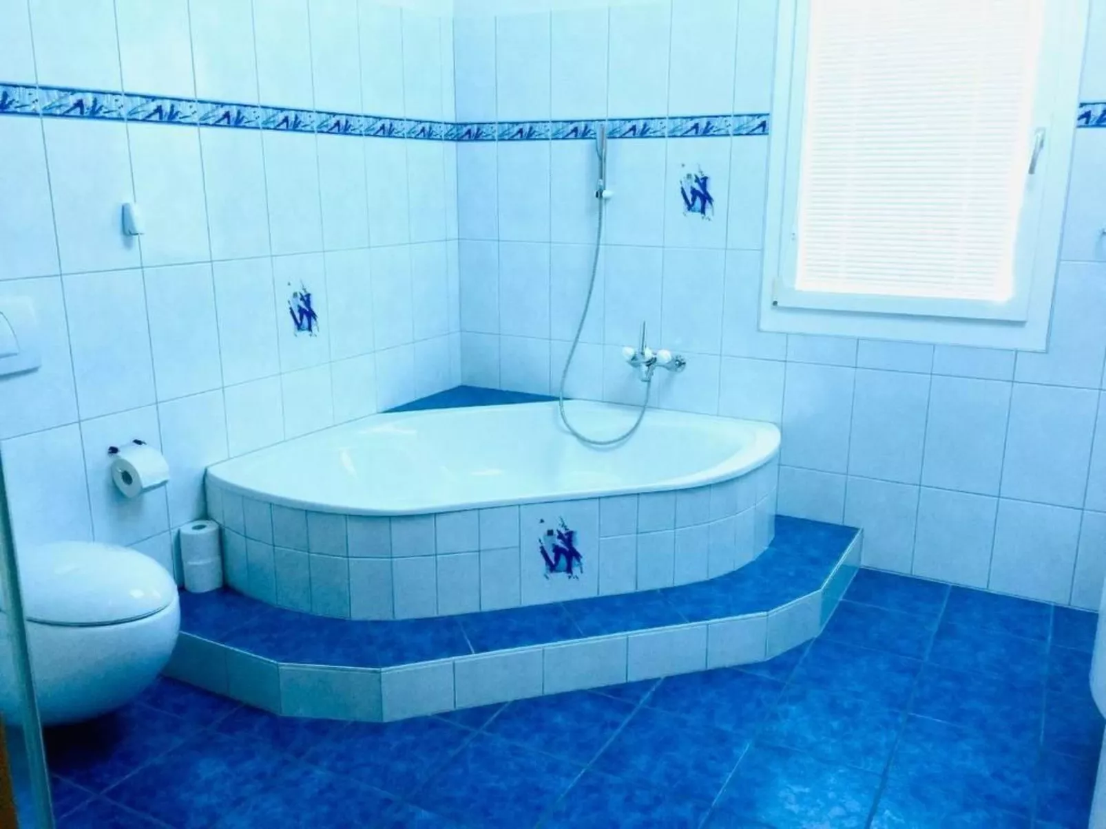 Leons Holiday Homes-Image-tags.info