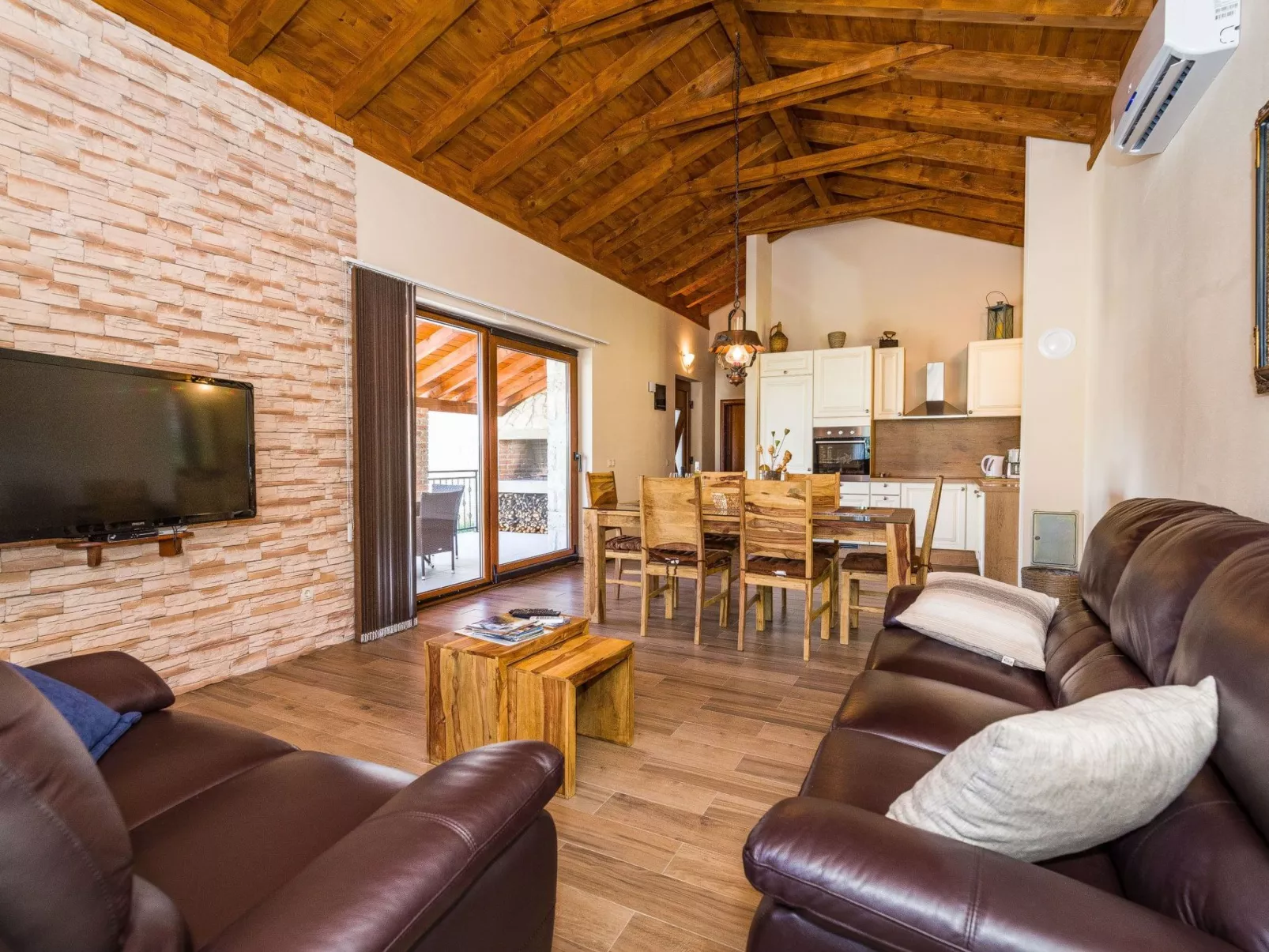 Ferienvilla Roko mit beheiztem Pool-Binnen