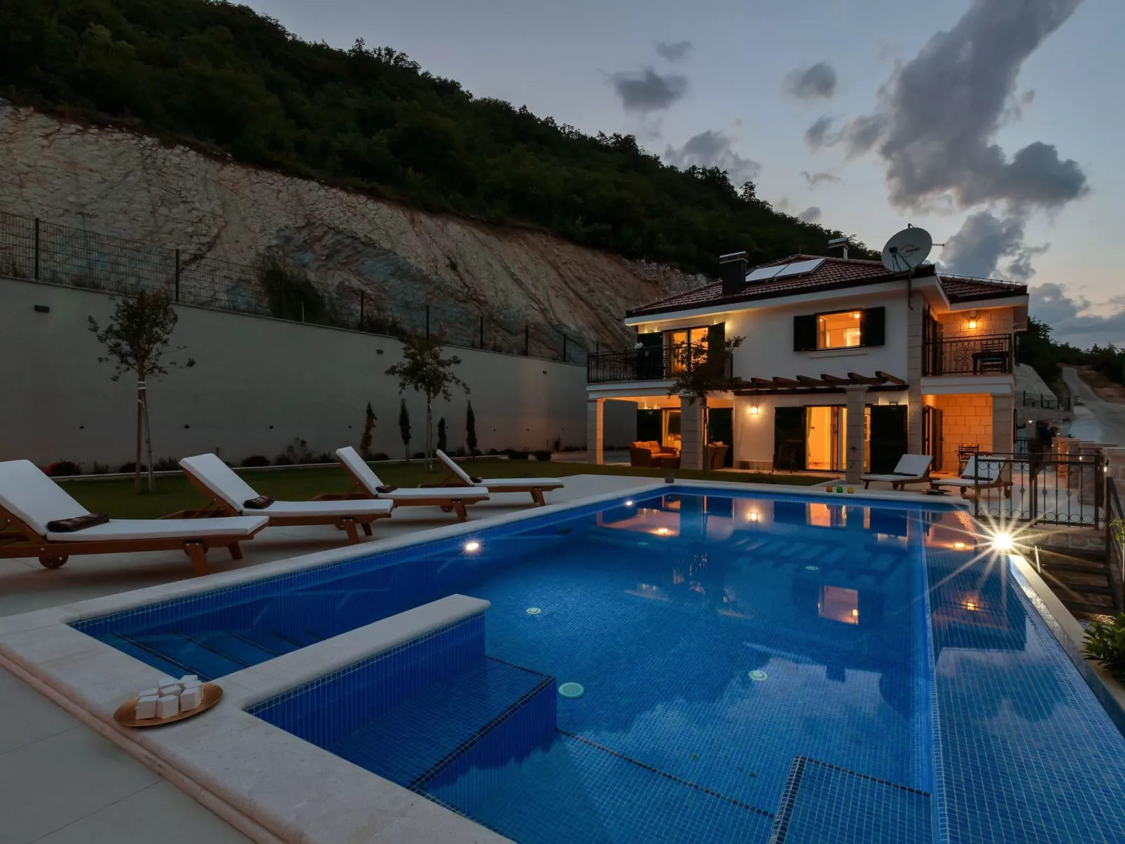 Villa mit Panorama-Image-tags.info