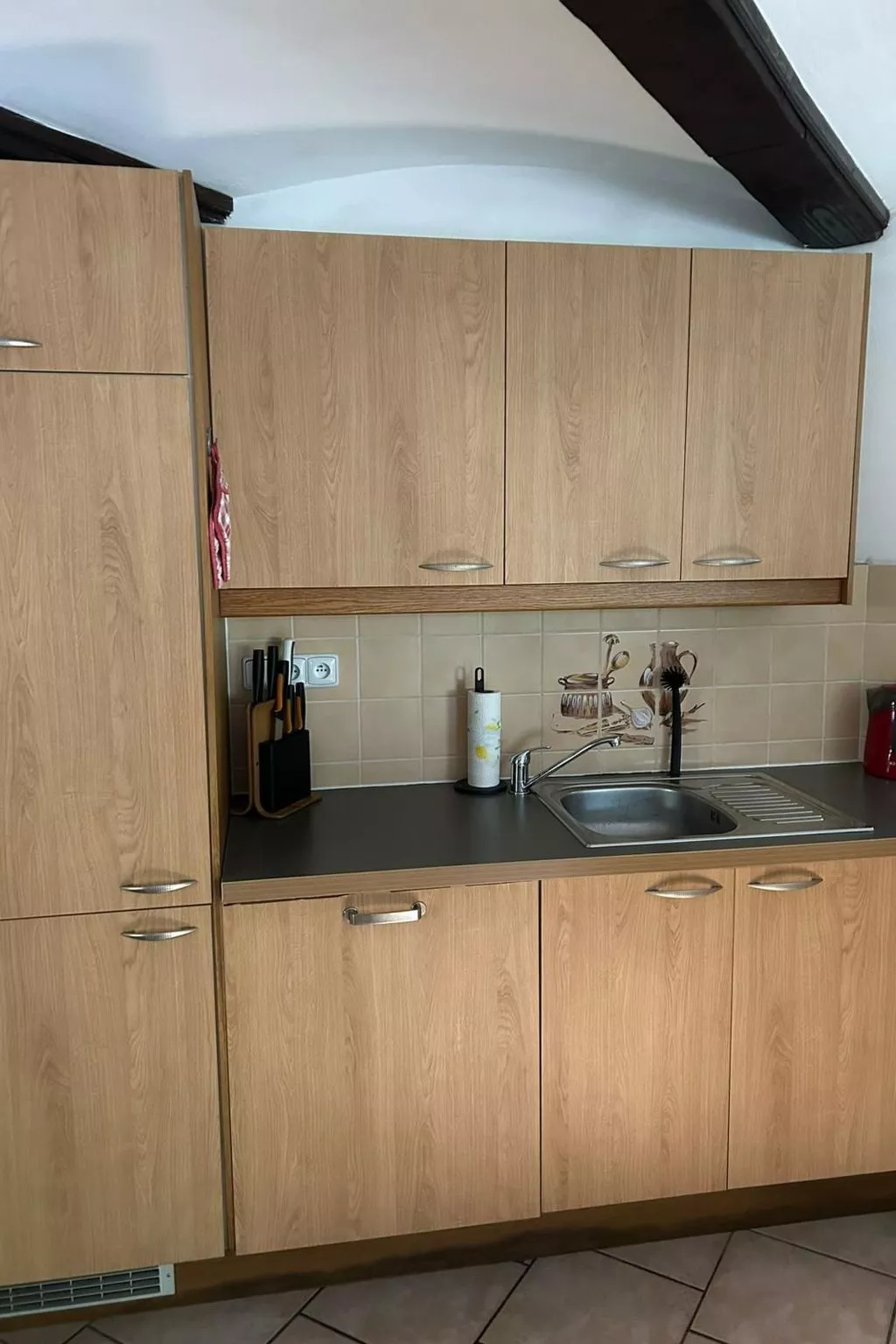 Traditionelles Haus, umgeben von Wäldern in Ralsko-Binnen