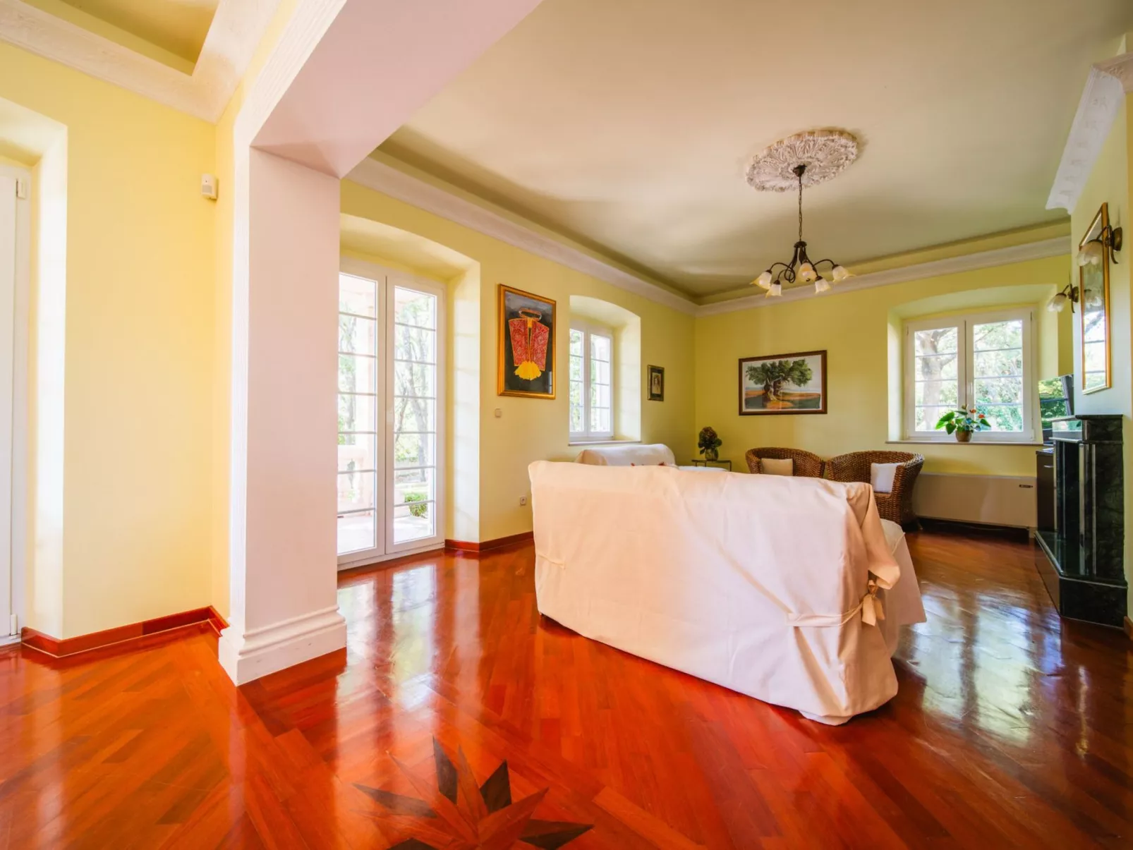 Traditionelles Steinhaus mit privatem beheiztem Pool-Binnen