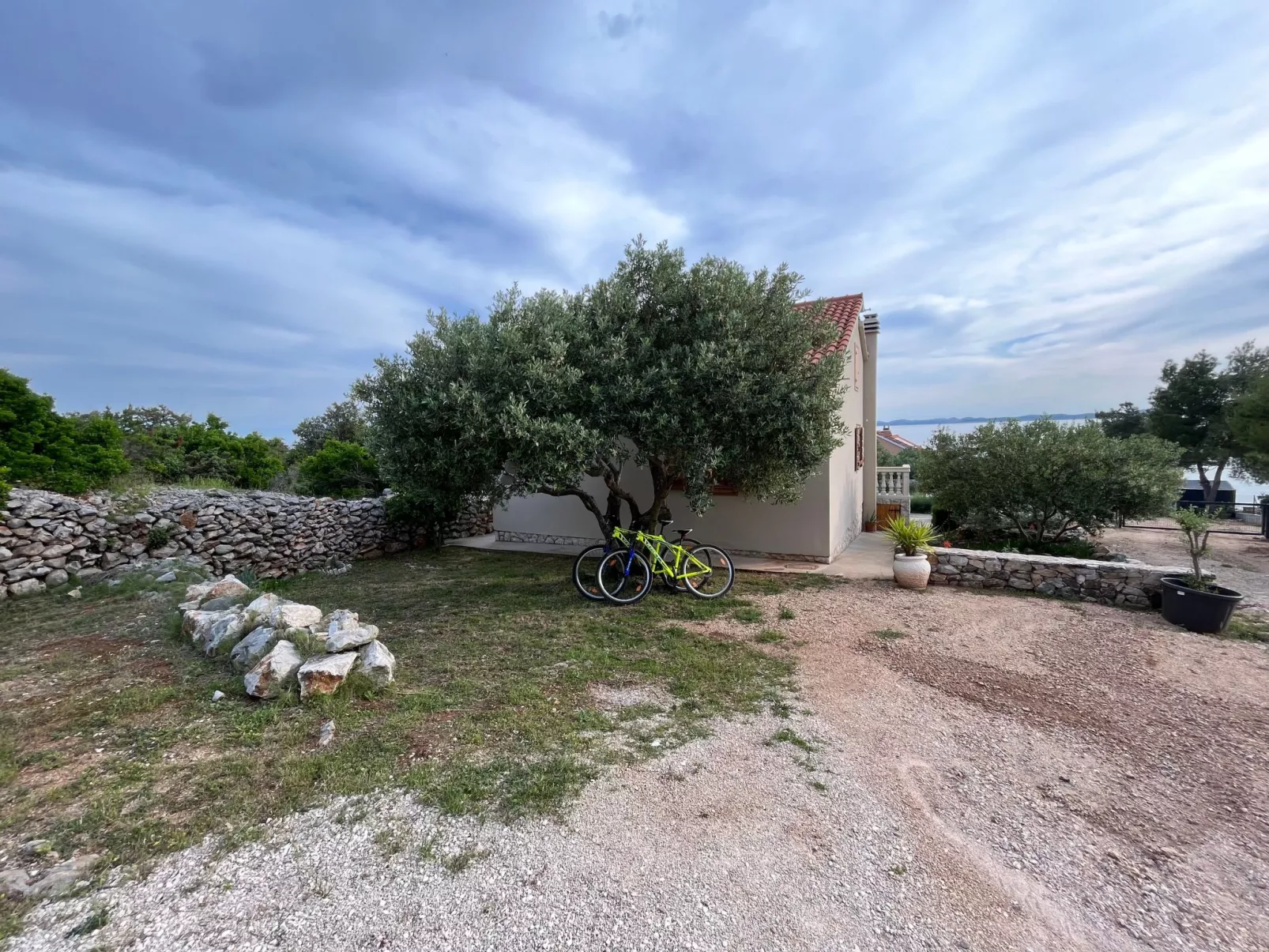 Modernes Ferienhaus Robinson in Dobropoljana-Buiten