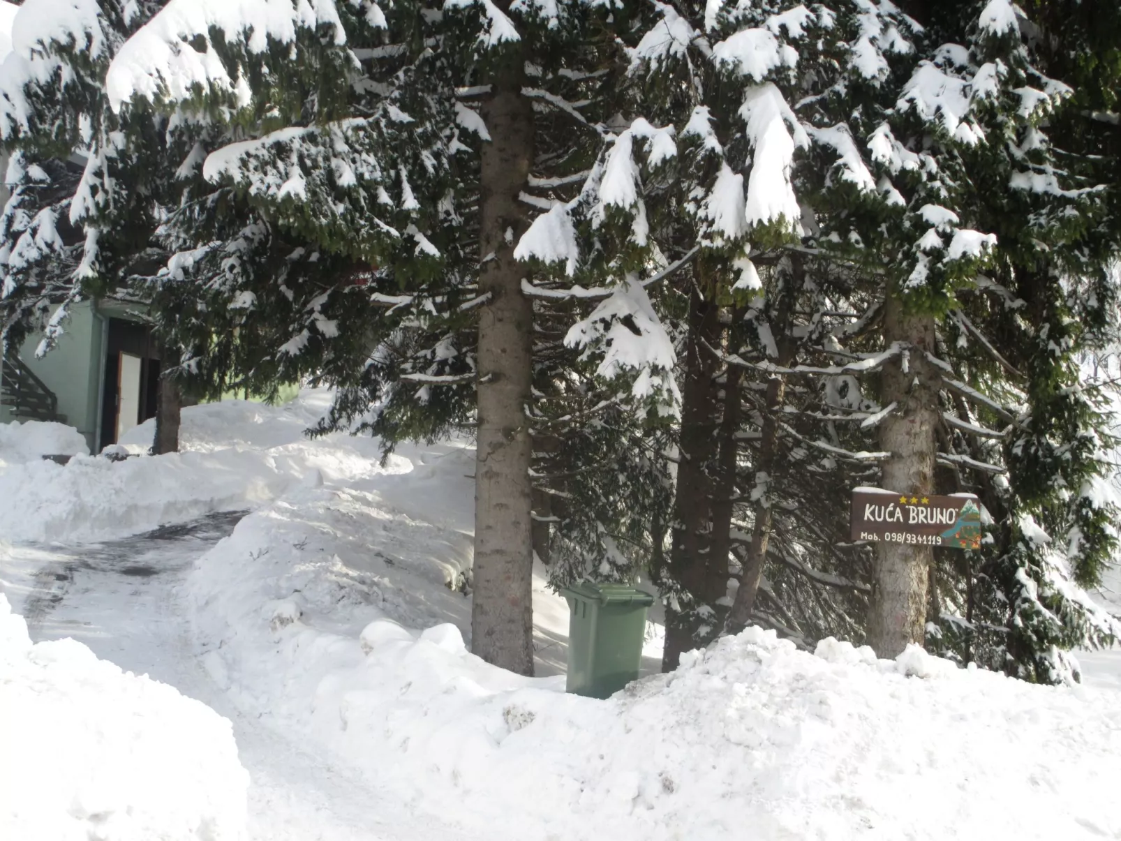 Mit Terrasse, Grill und Garten-Buiten