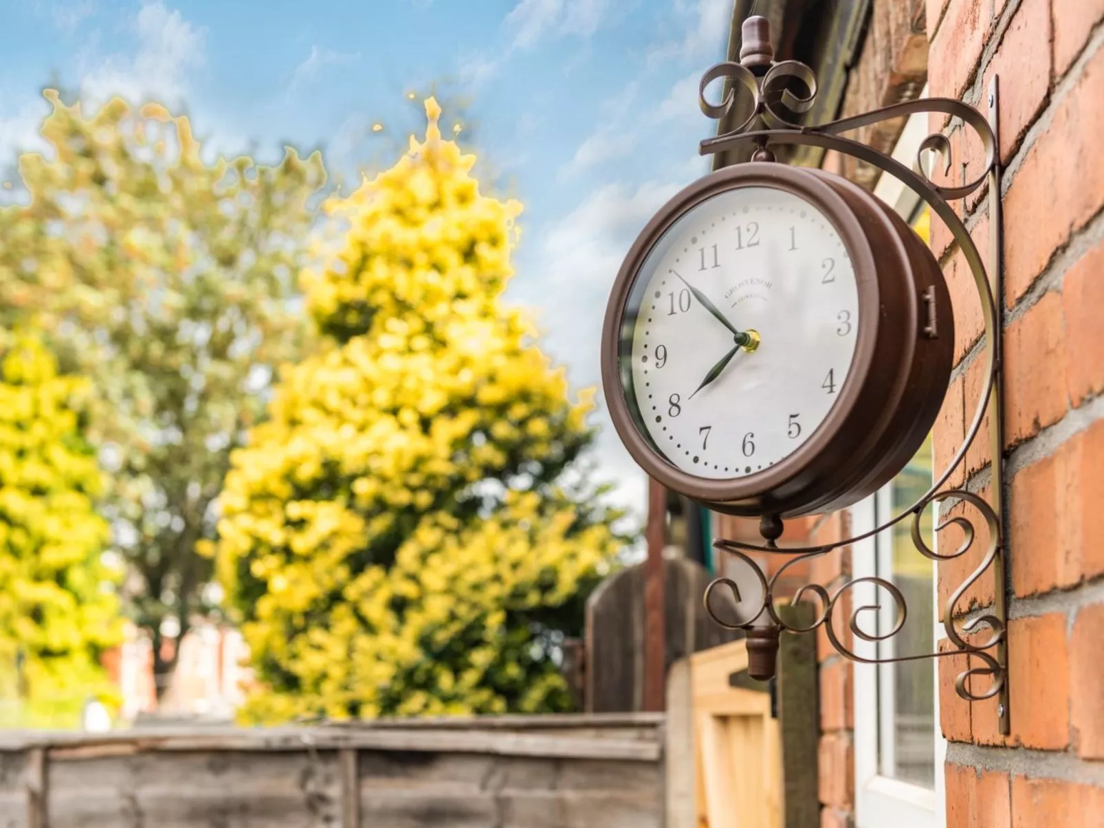 "3-Bett-Haus mit Parkplatz und Büro"-Image-tags.info