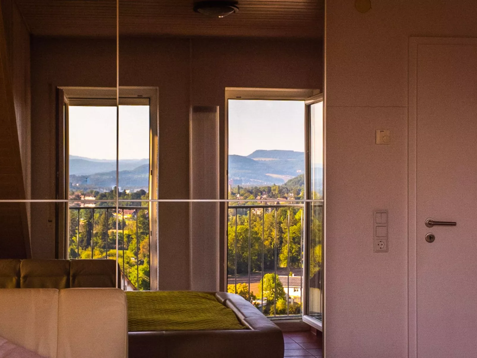 Panoramahaus & Pool-Binnen