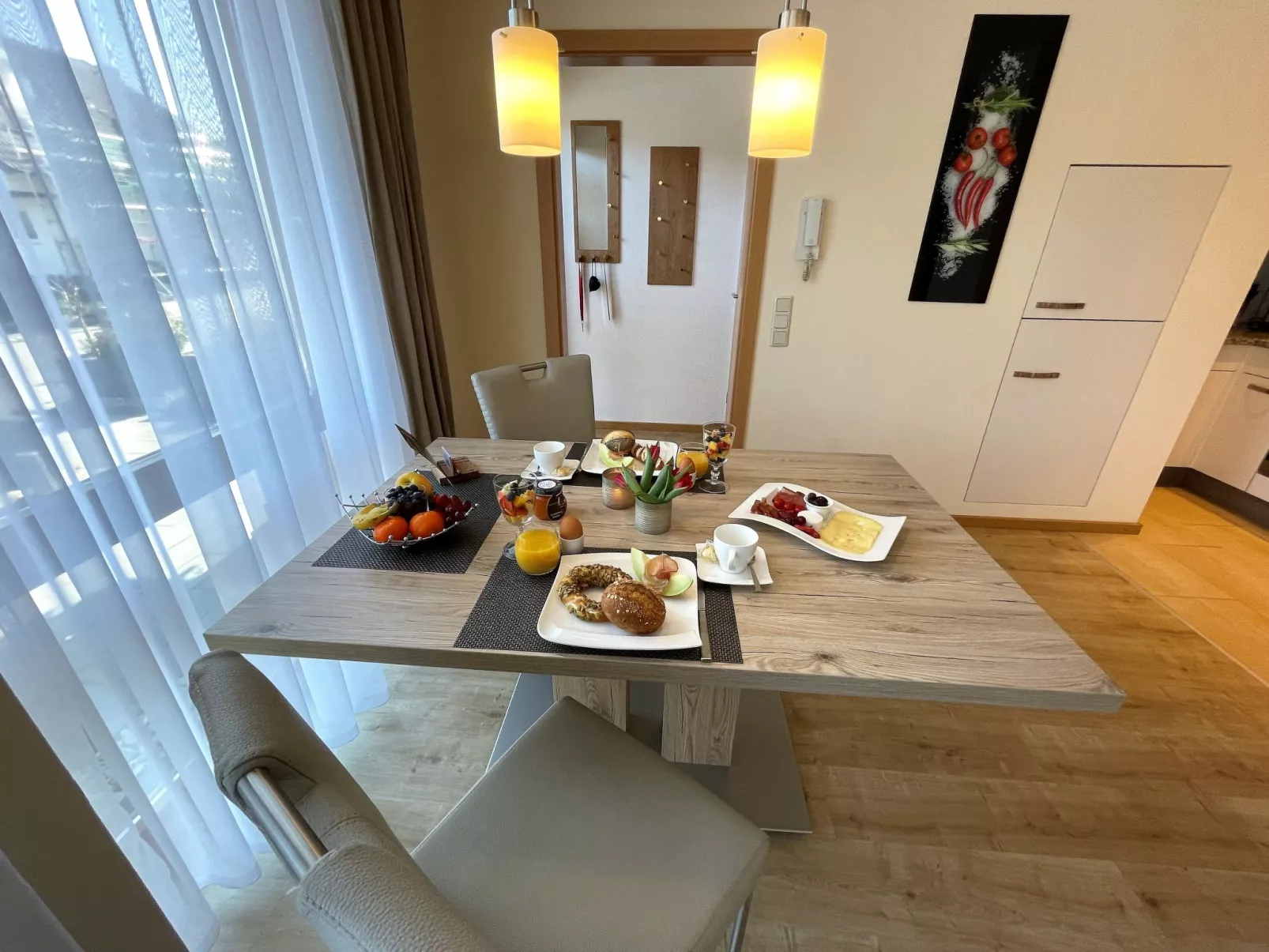 Mit Parkplatz und Terrasse-Binnen