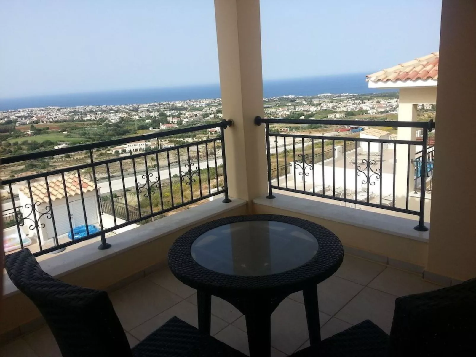 Modernes Ferienhaus mit Pool in Tremithousa-Buiten