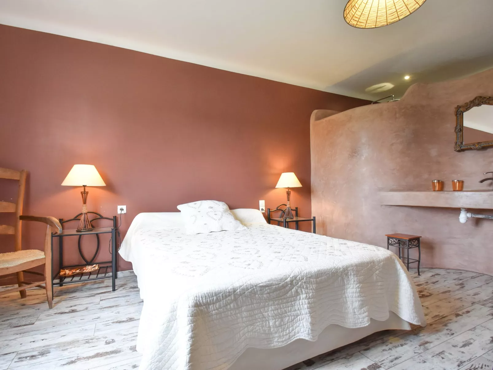 Schönes Ferienhaus mit Pool-Binnen