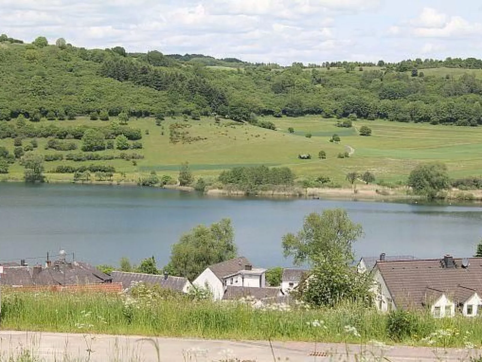 Appartement in Schalkenmehren mit Schönem Balkon-Buiten