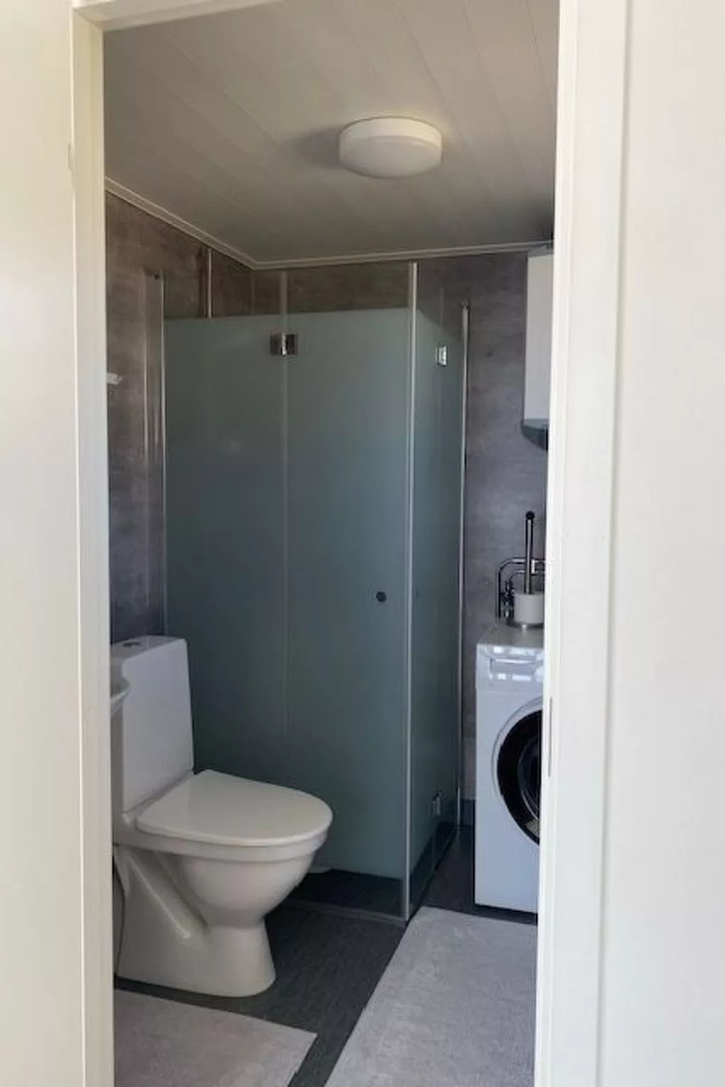 Ein  kleines Holzhaus-Binnen